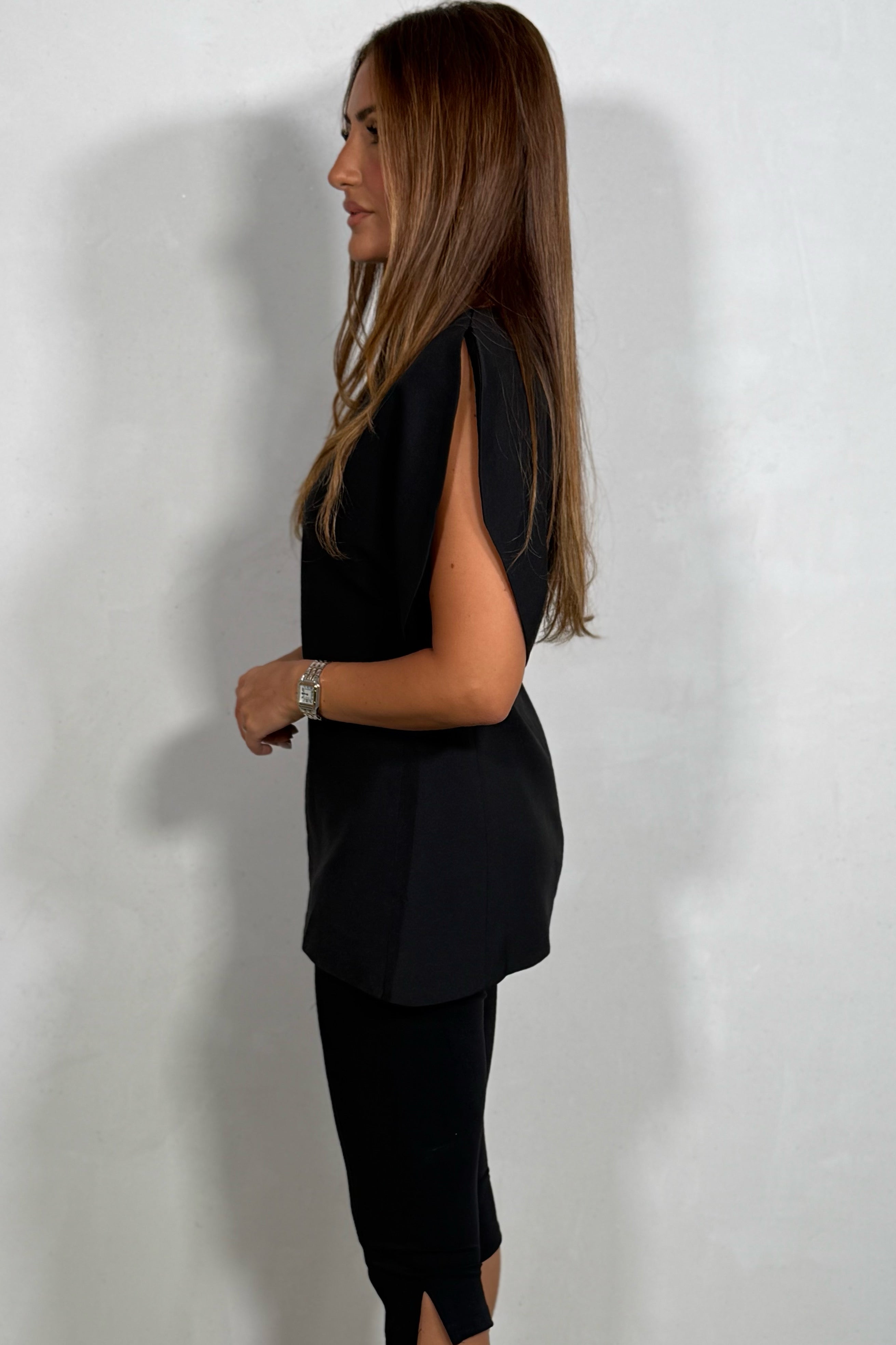 Top Asymétrique Manches Bouffantes – Silhouette Sculptée