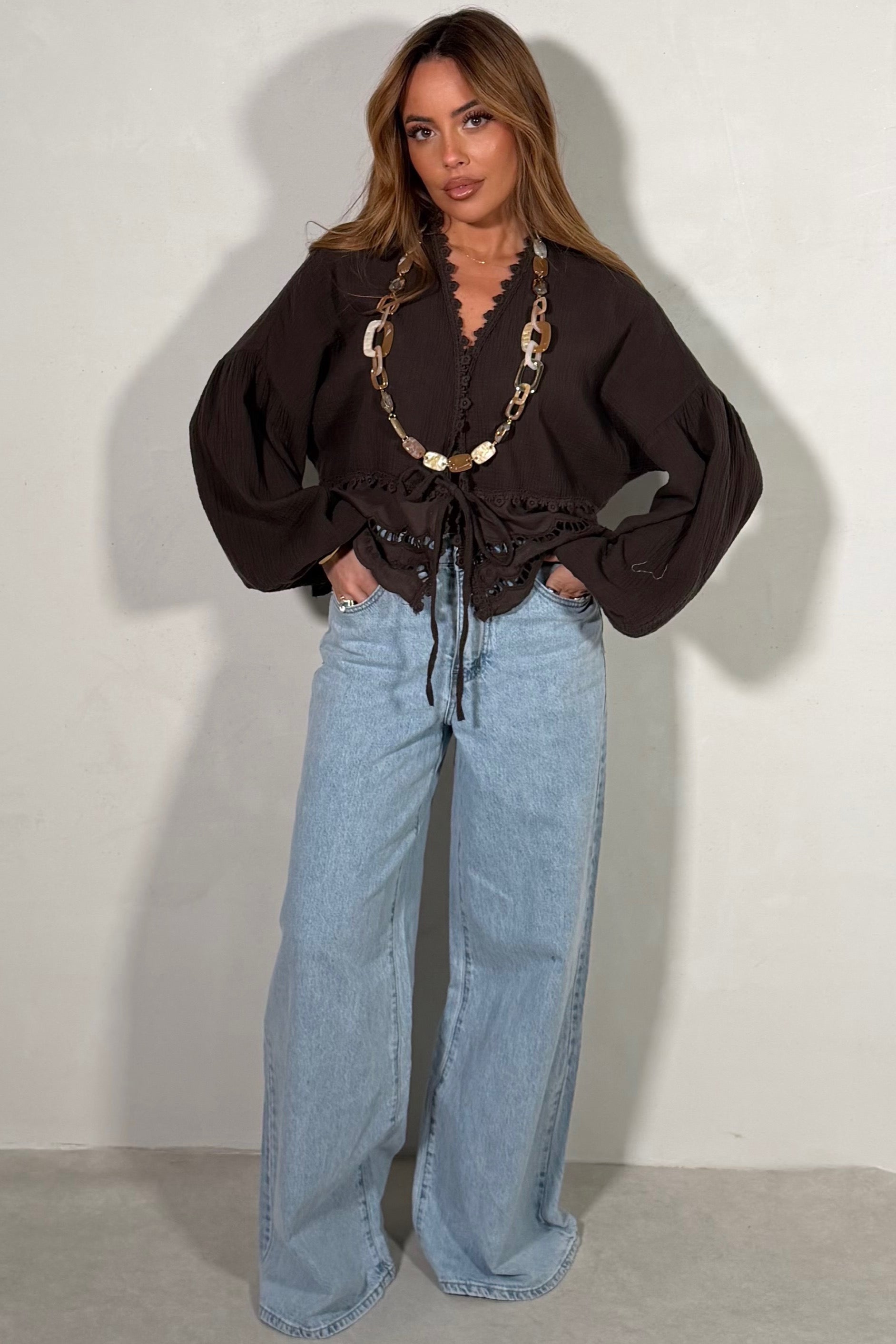 Jean oversize bleu en denim 99% coton, coupe ample, vue de face, tailles 34 à 42