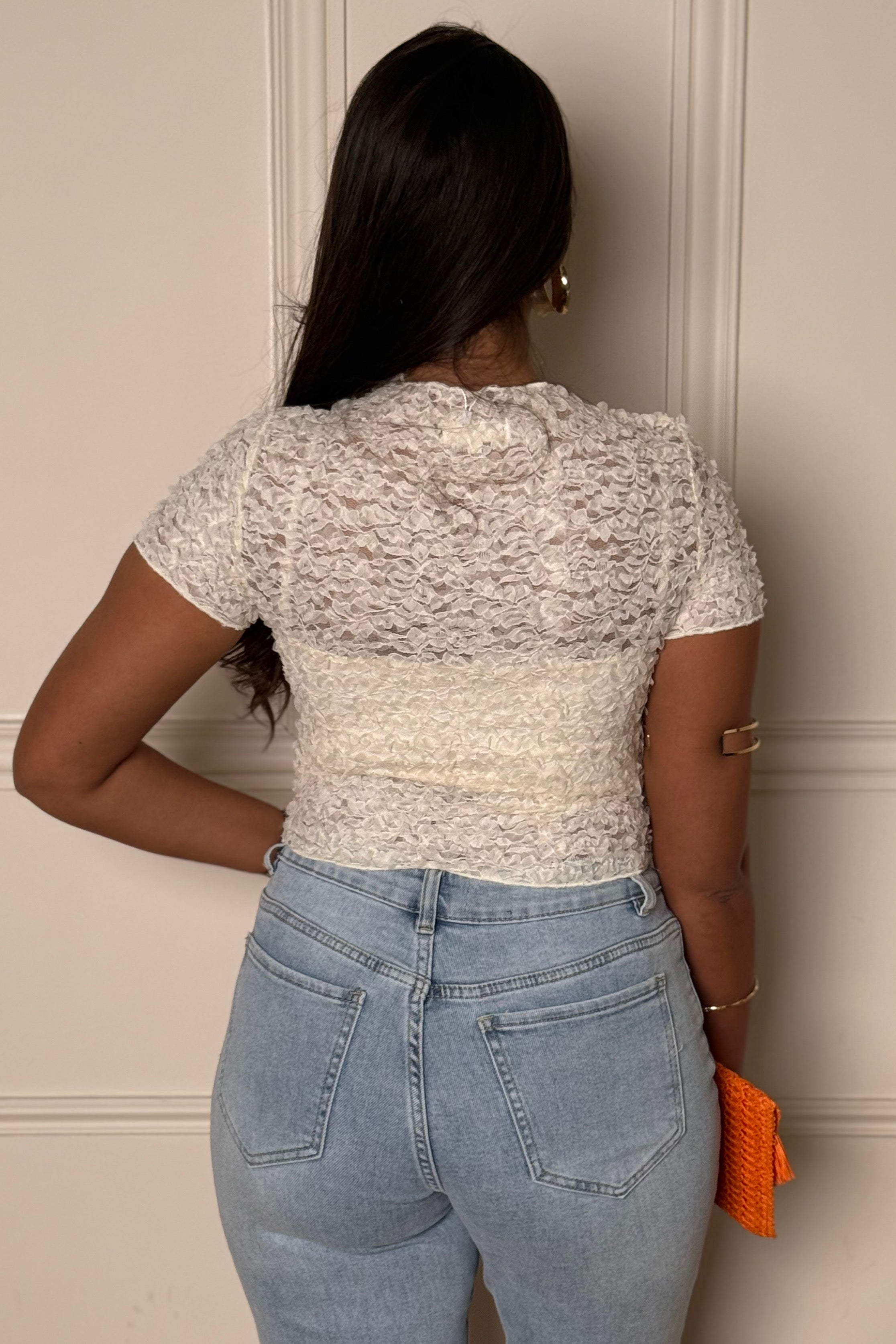 Top femme fleurs en relief vue de dos détails texturés qualité BLOOSHOP