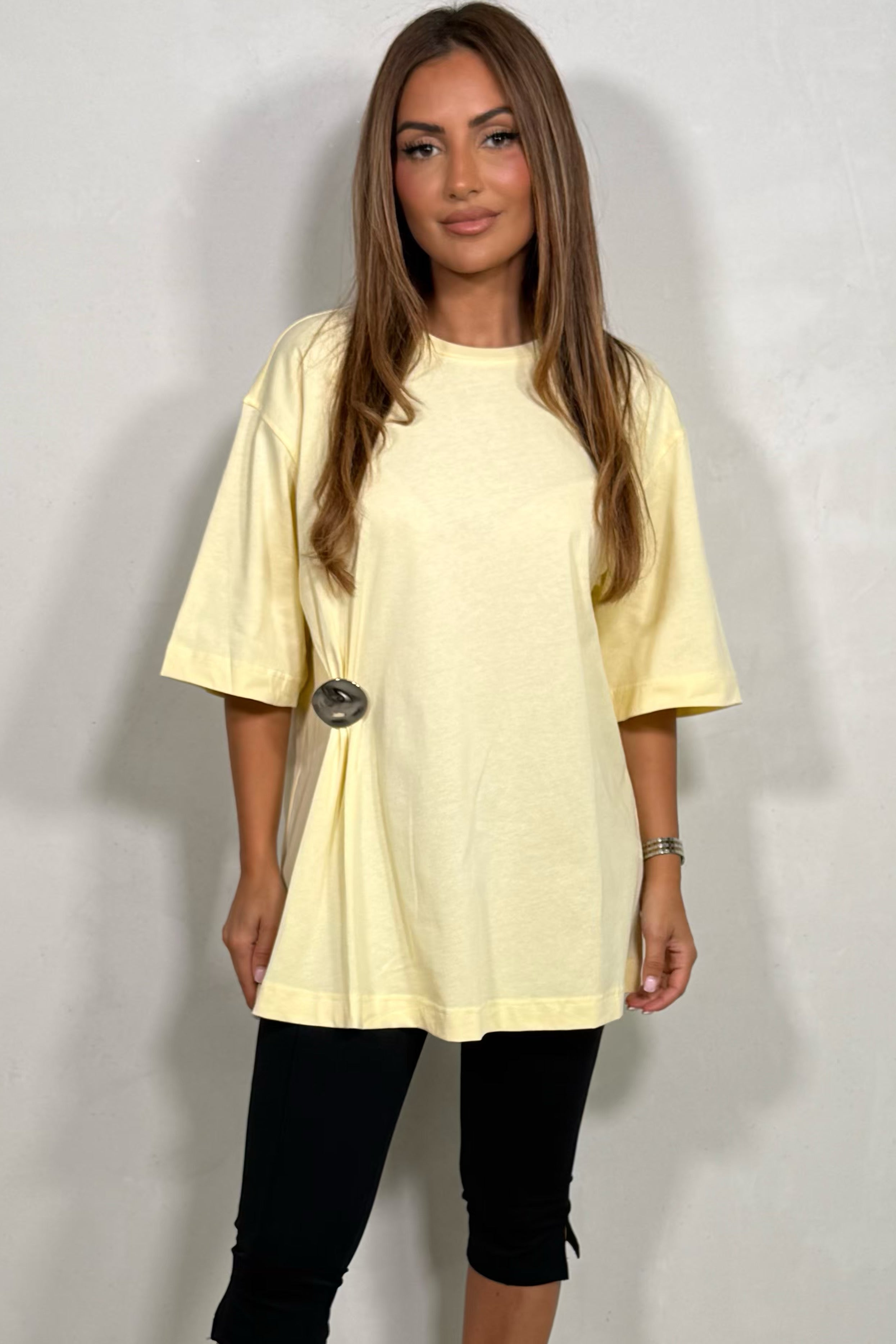 T-Shirt Femme avec Détail Anneau Métallique