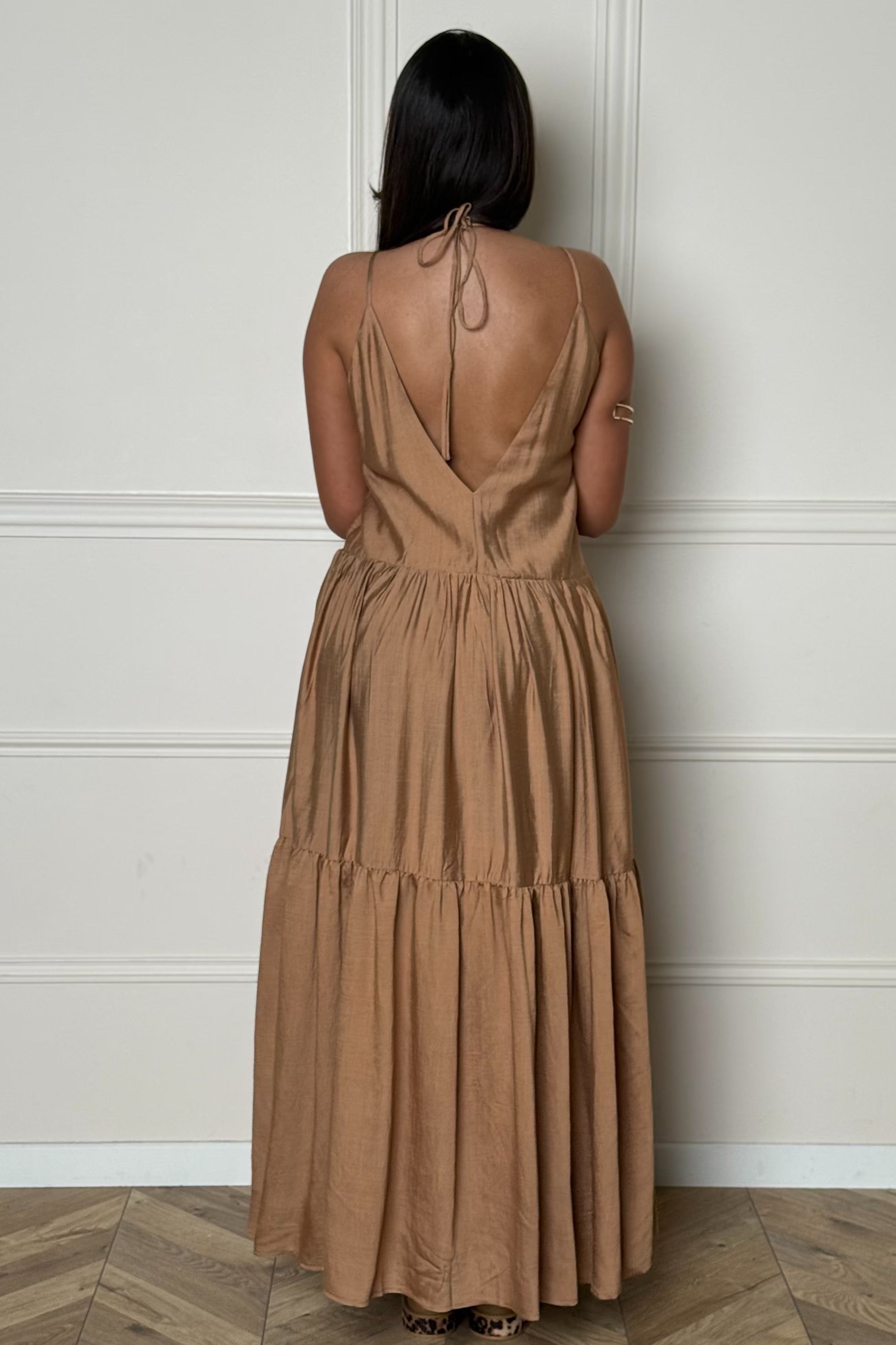 Robe femme maxi oversize bretelles longue vue de dos coupe fluide BLOOSHOP