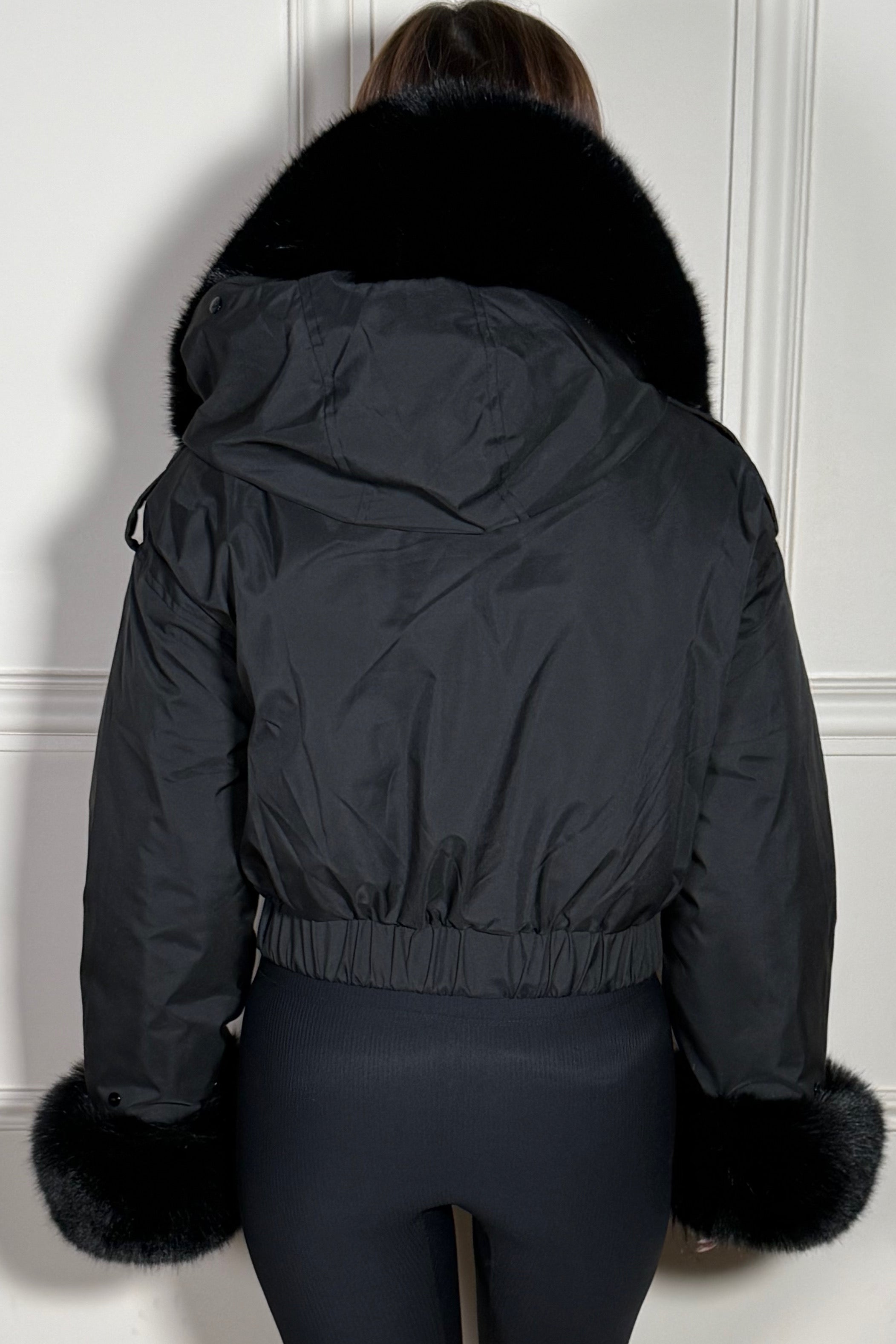 Doudoune Courte Femme Capuche Fourrure Amovible - Élégance & Chaleur