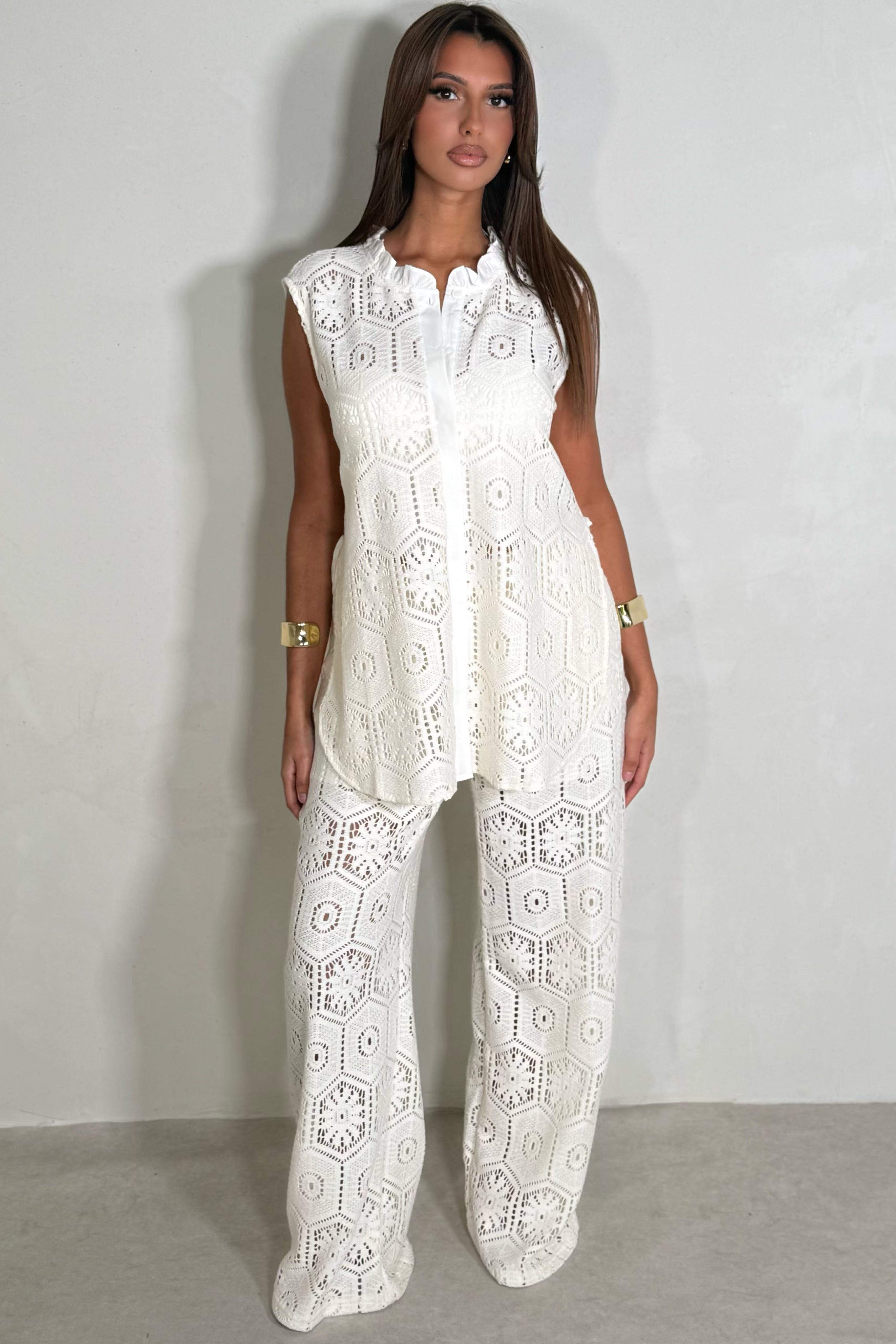 Pantalon large en crochet beige, coupe fluide texturée