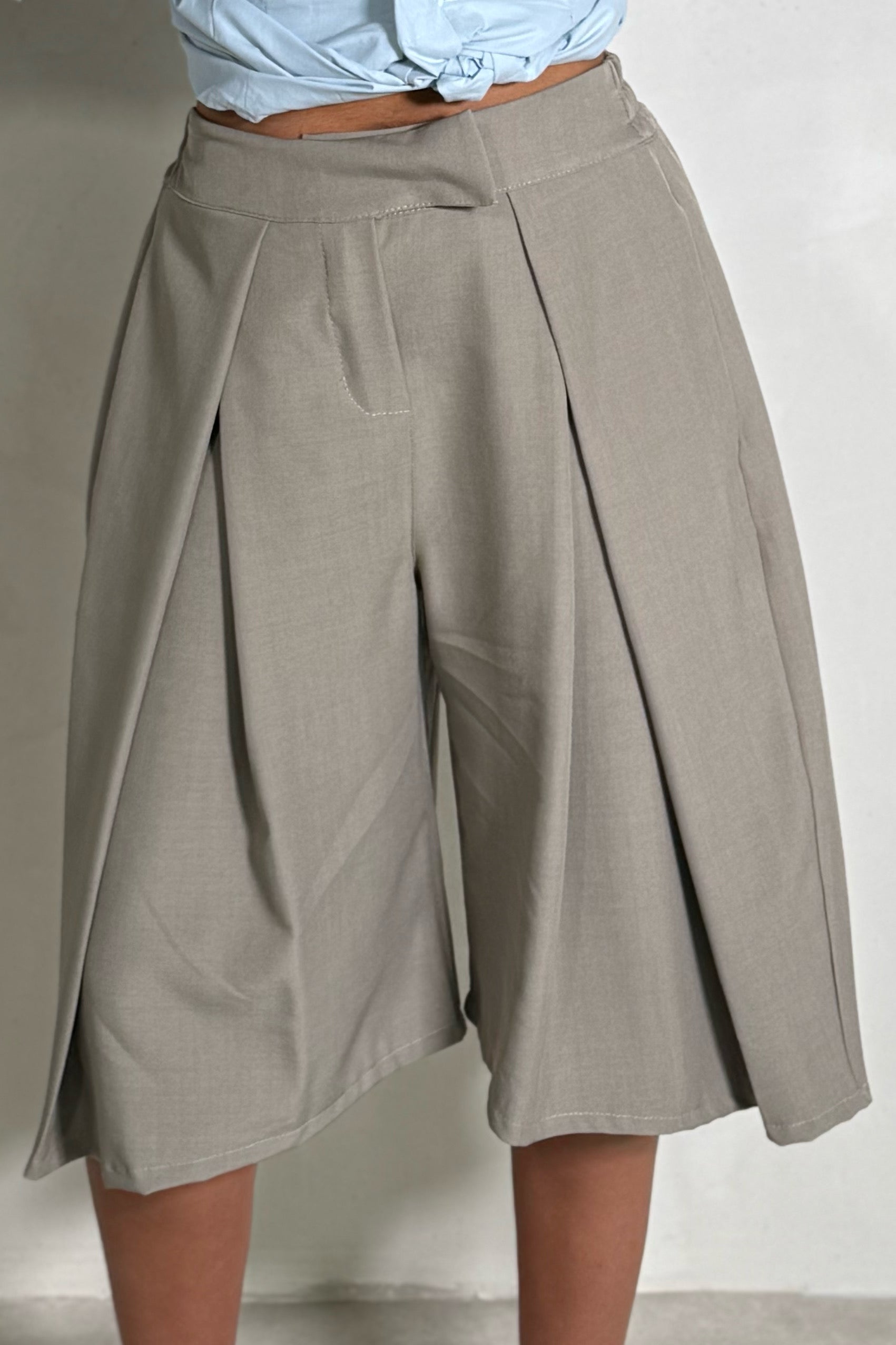 Bermuda à Plis — Coupe Chic & Confort Stretch