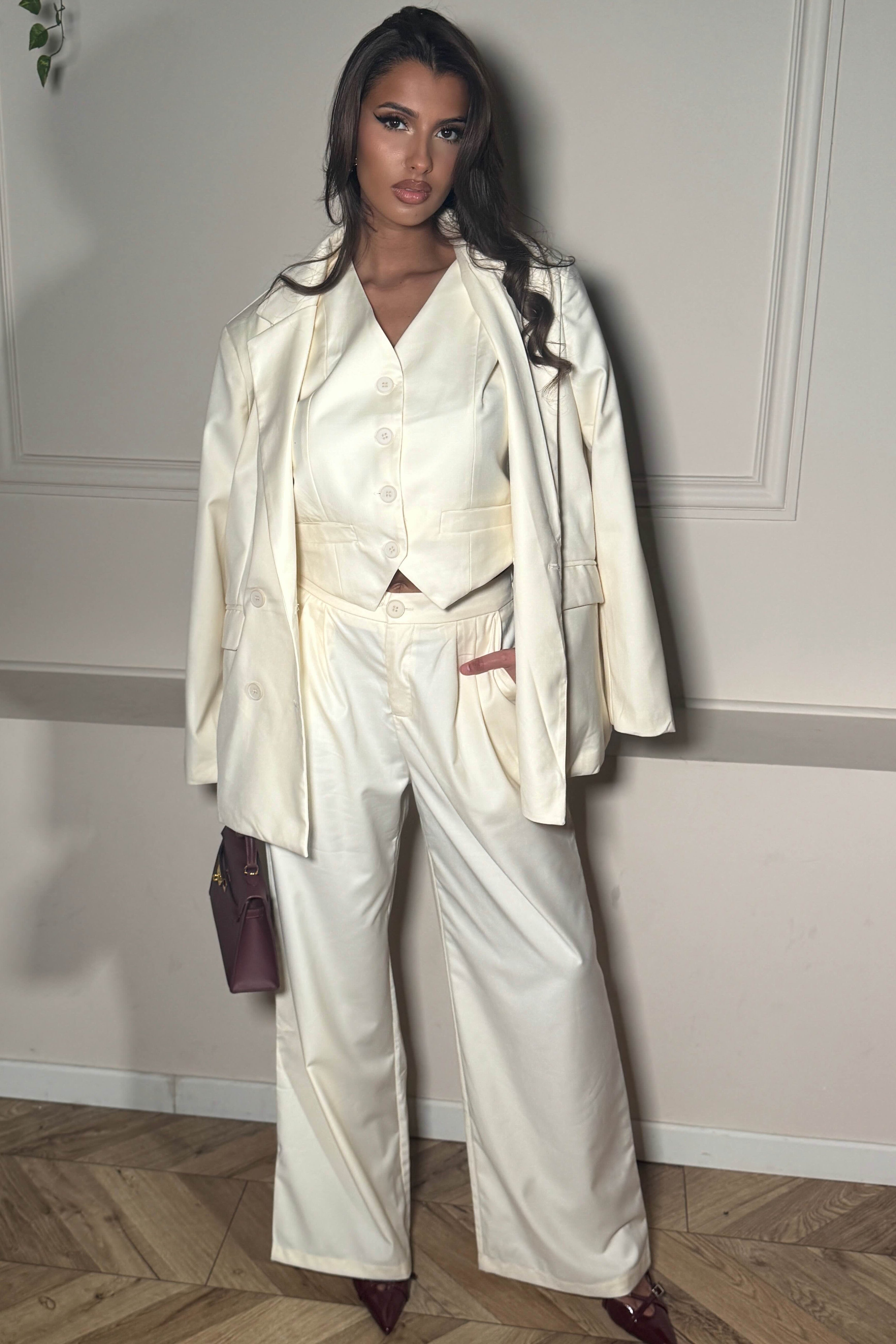 Ensemble 3 pièces blazer gilet pantalon femme - vue complète portée par mannequin