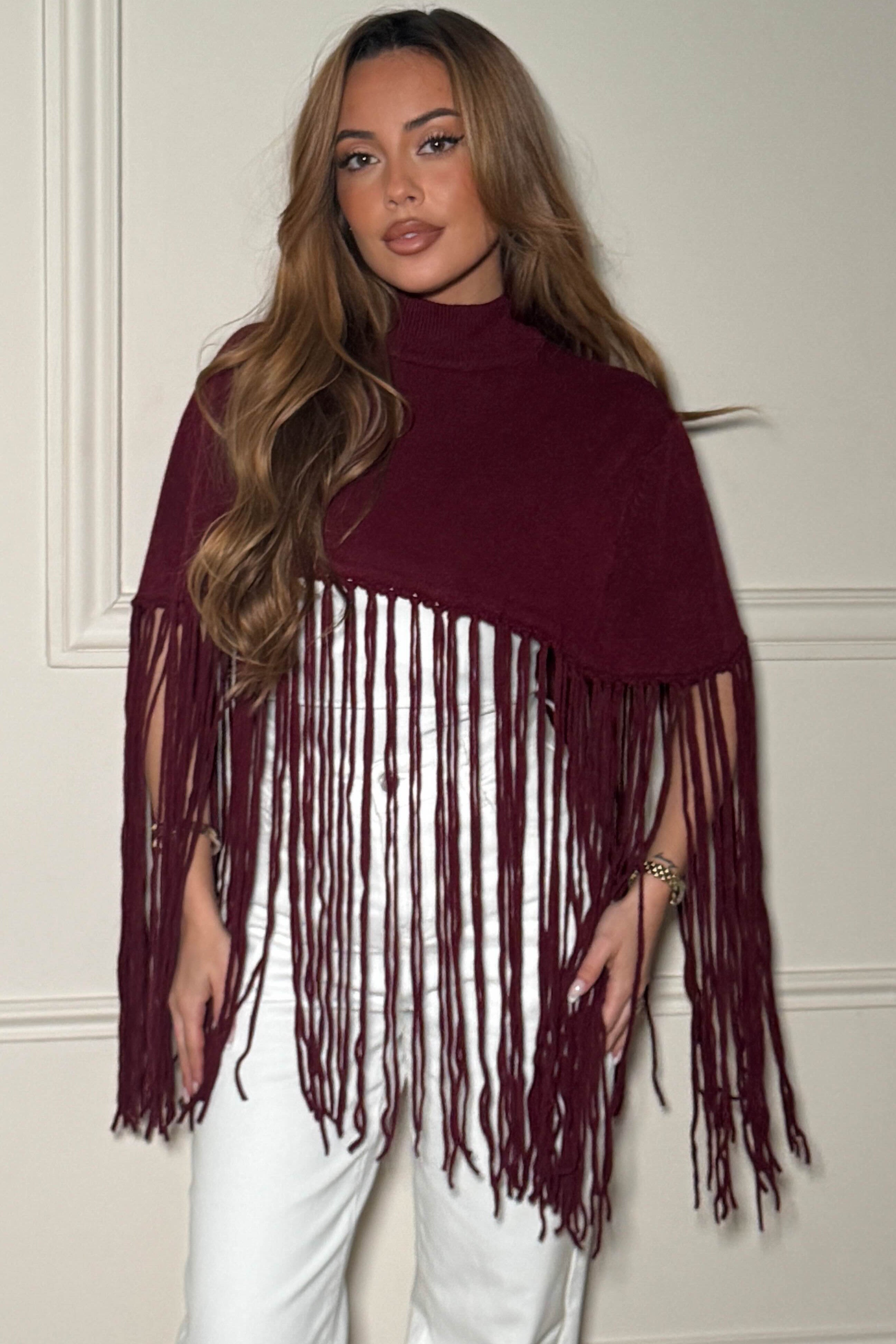 Poncho femme franges bordeaux, style bohème chic
