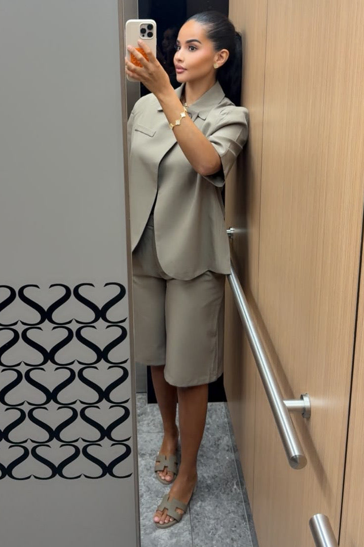 Blazer Croisé Manches Courtes – Allure Structurée & Moderne
