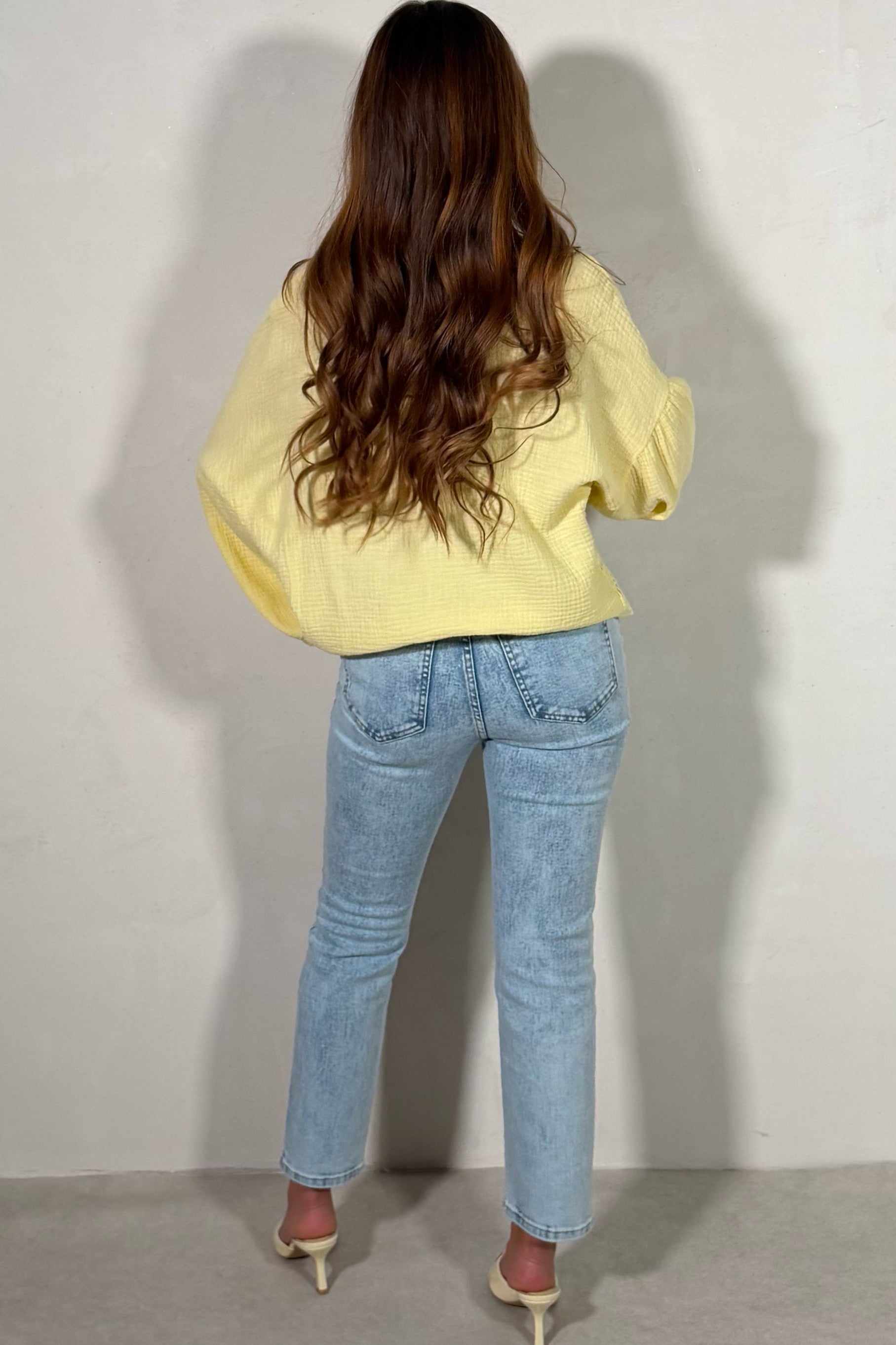 Jean mom bleu taille haute, vue de dos, denim stretch