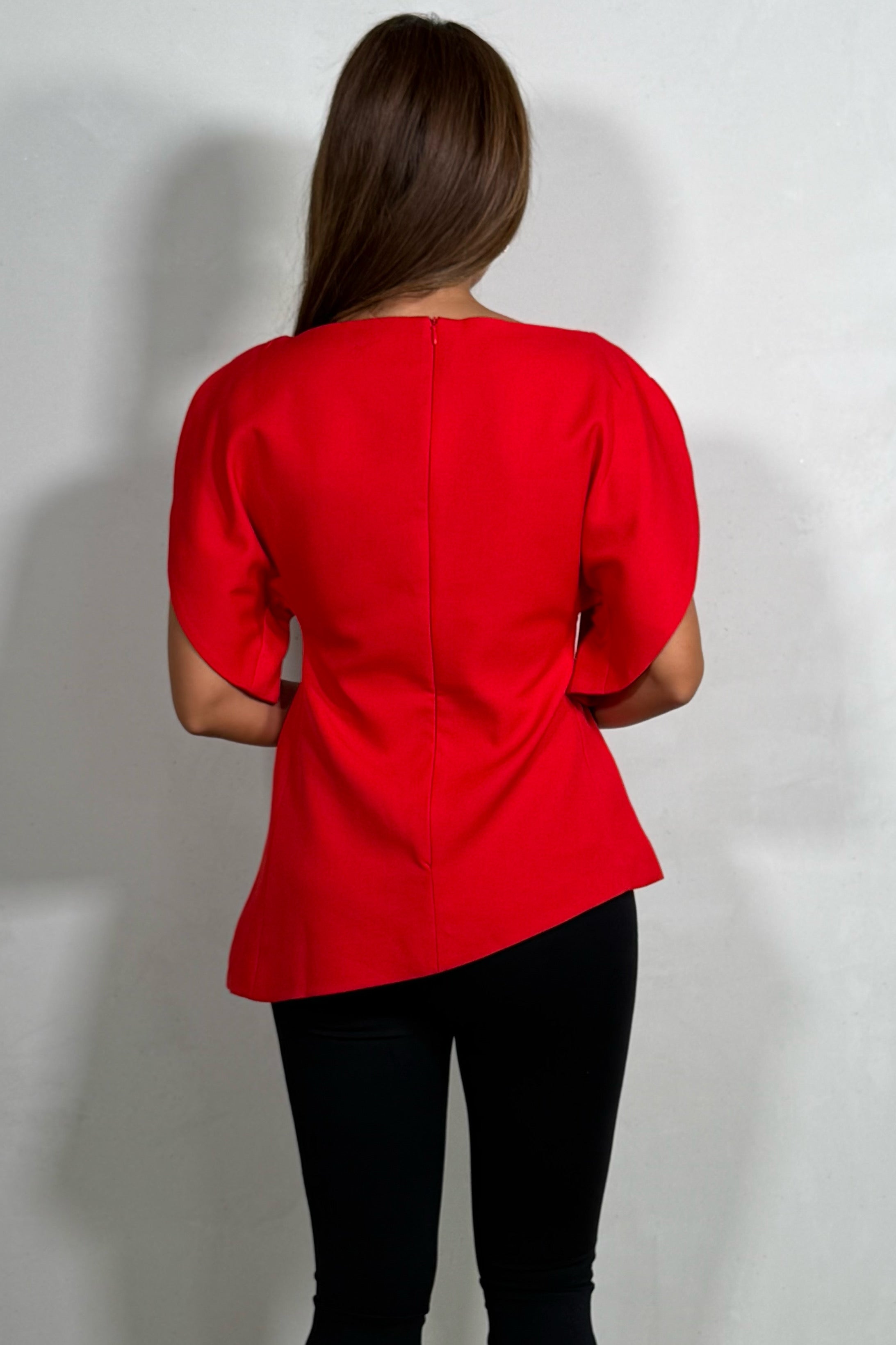 Top Asymétrique Manches Bouffantes – Silhouette Sculptée