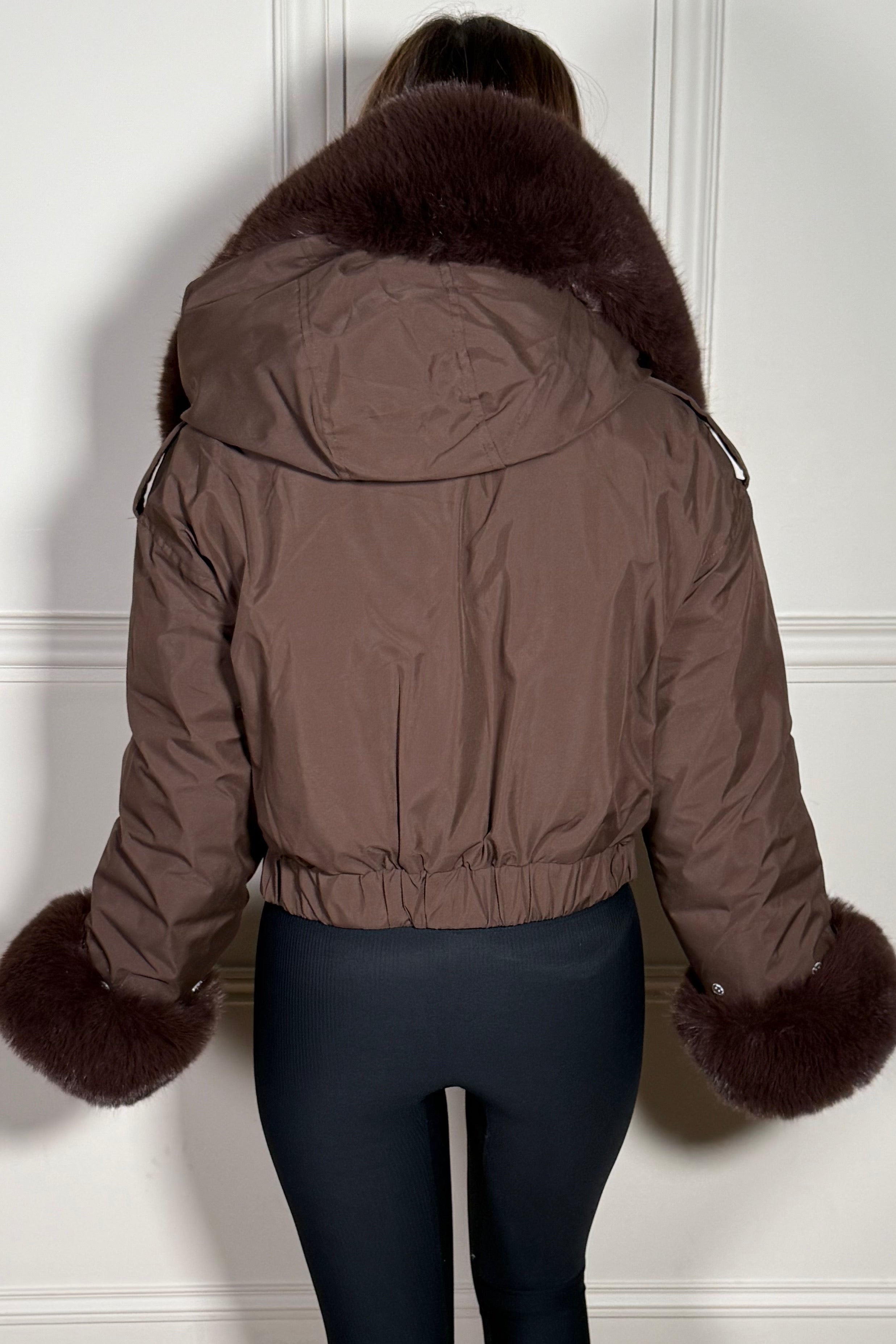 Doudoune Courte Femme Capuche Fourrure Amovible - Élégance & Chaleur