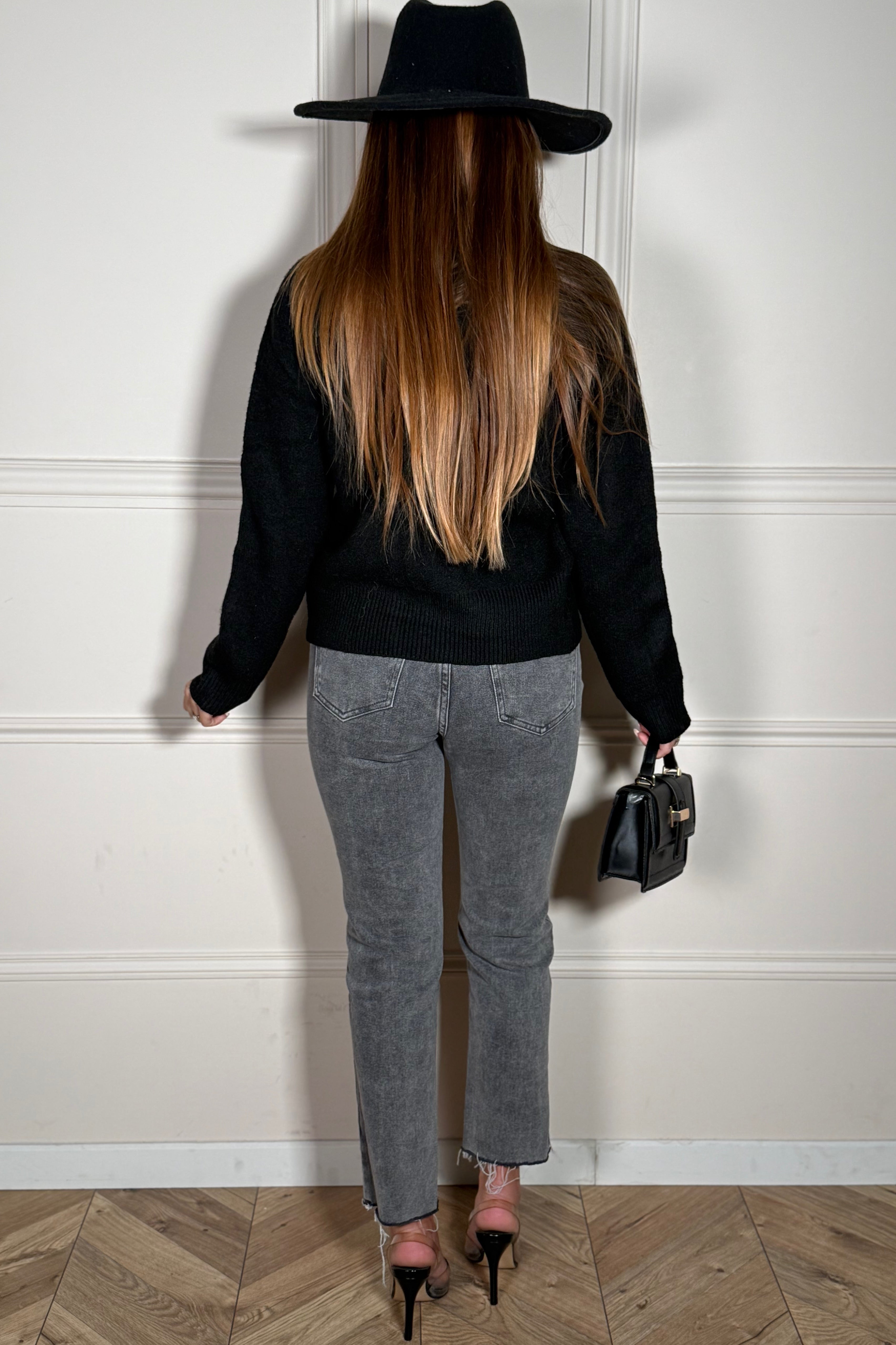 Jeans mom femme taille haute, détail de la coupe fuselée et de la silhouette flatteuse