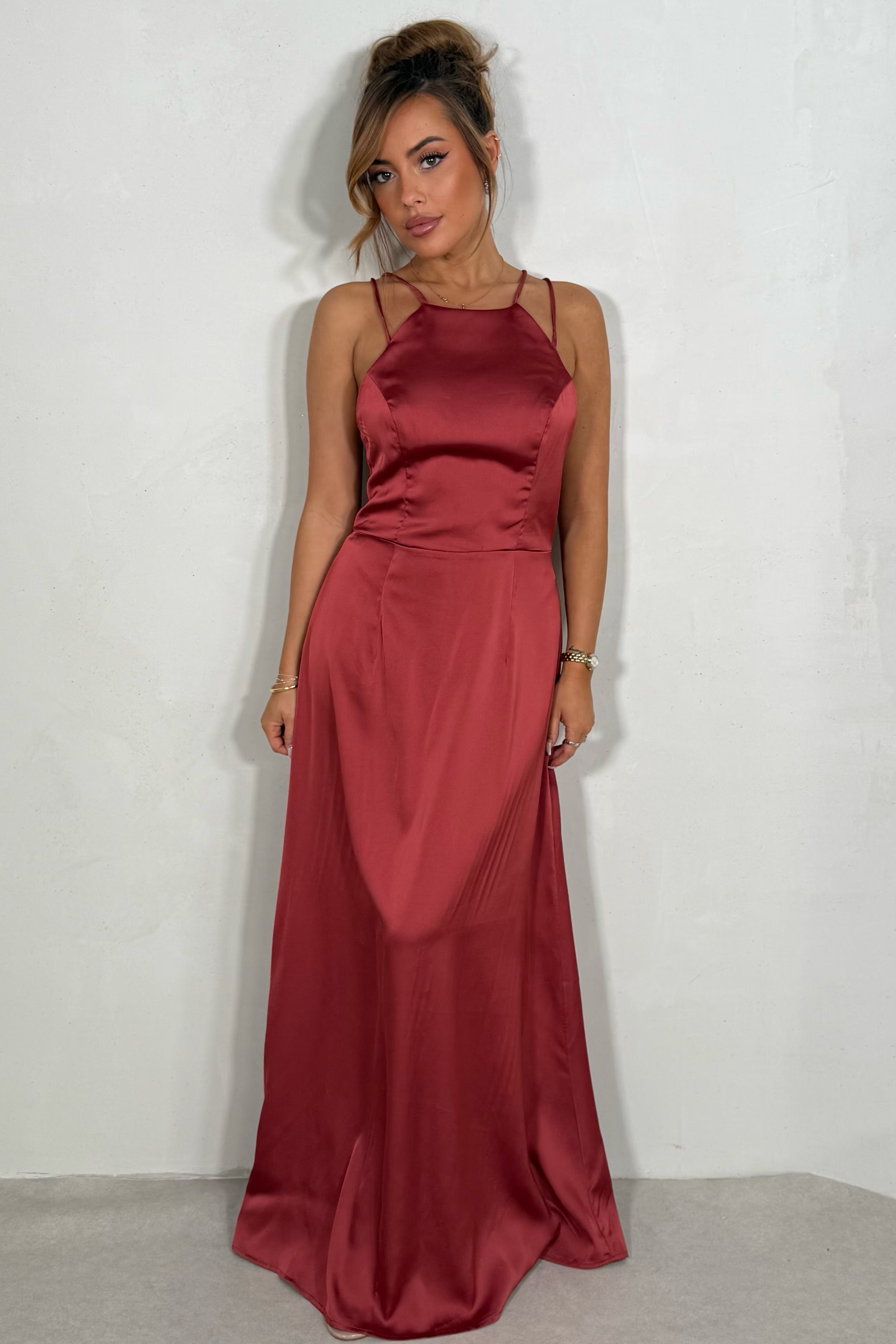 Robe satinée dos nu à laçage femme