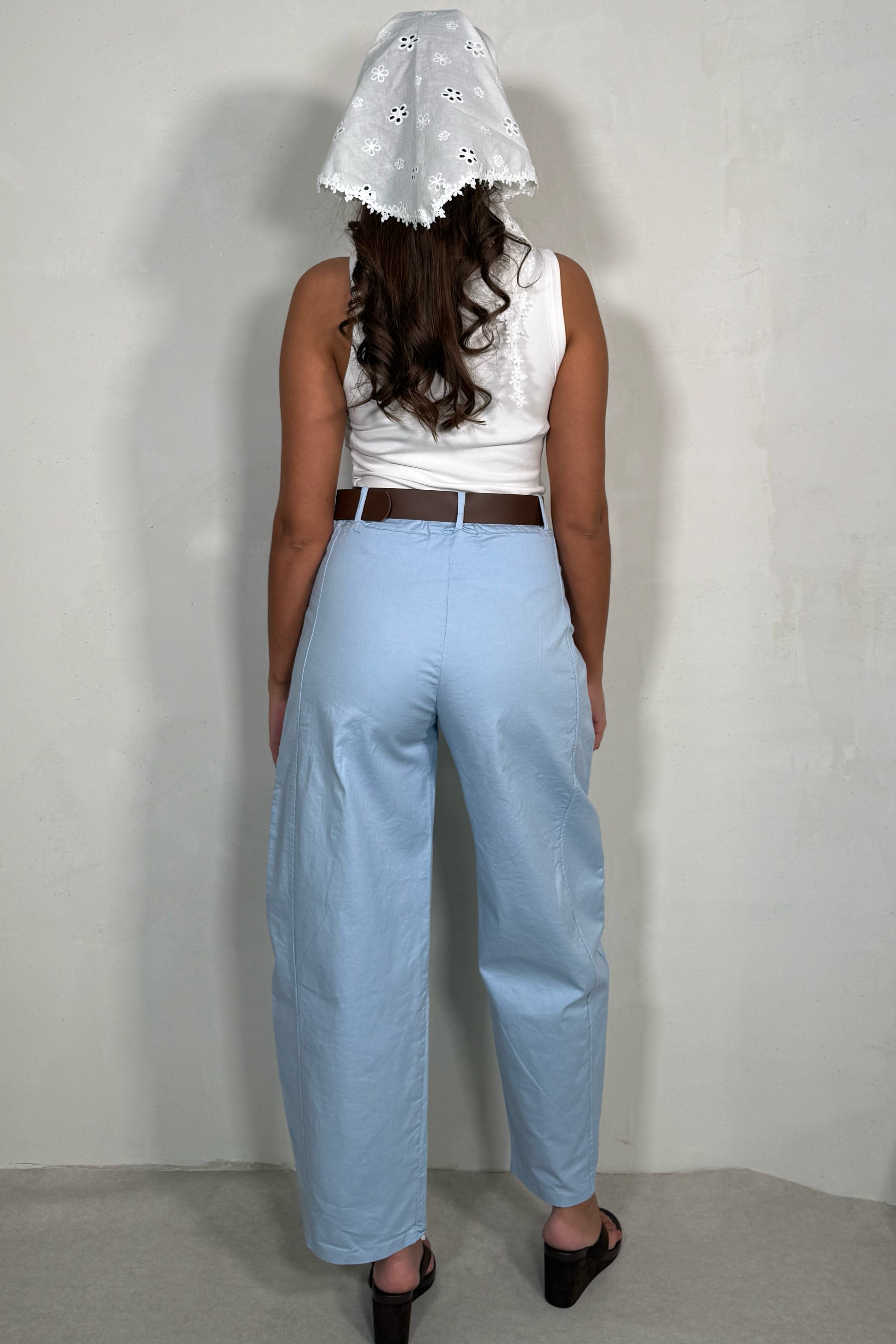 Pantalon Barrel Ceinturé – Coupe Tendance & Confort Coton