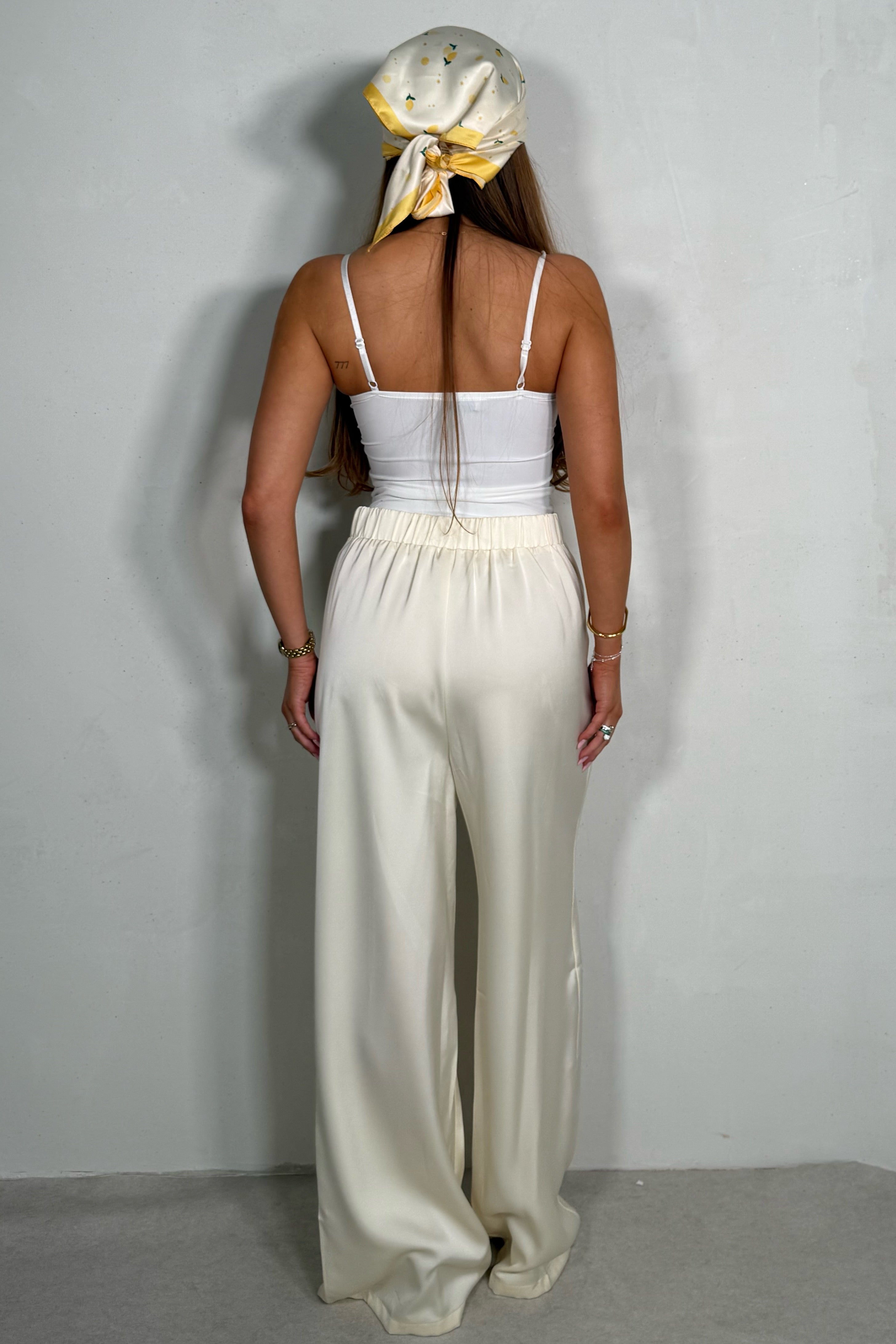 Pantalon Ample en Satin – Fluidité & Douceur Lumineuse