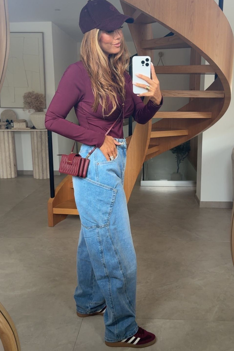 Détail des poches asymétriques du jean ballon femme