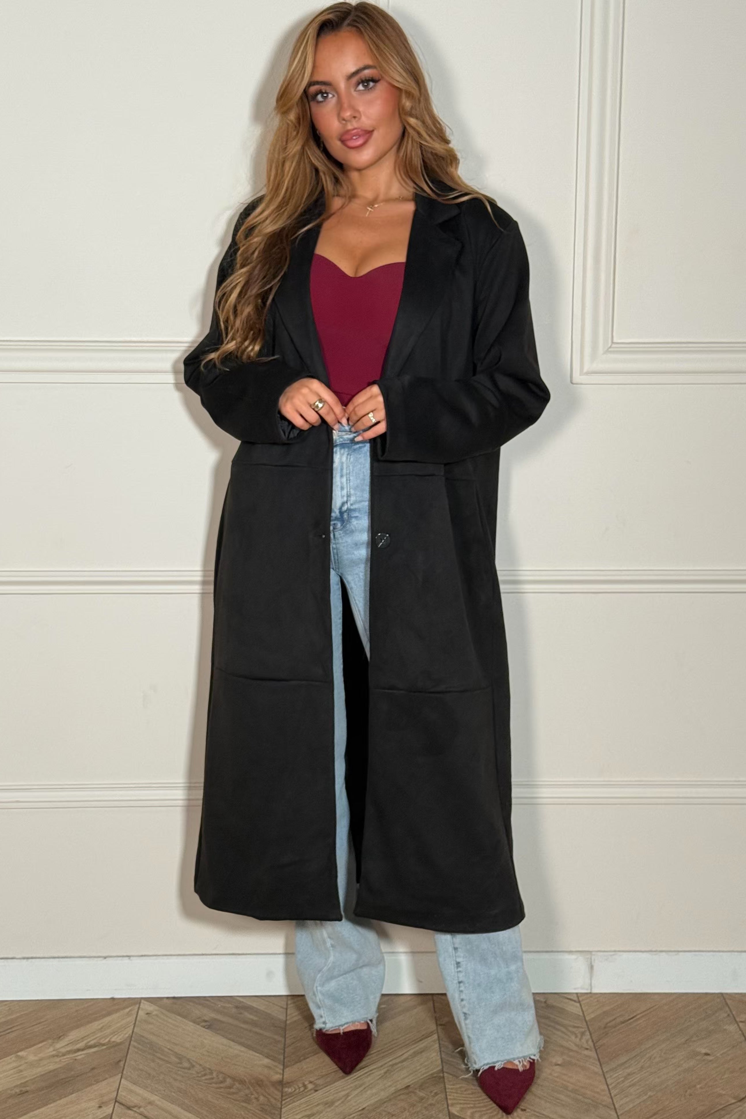 Manteau suédine femme élégant porté, vue de face - coupe moderne et confortable BLOOSHOP
