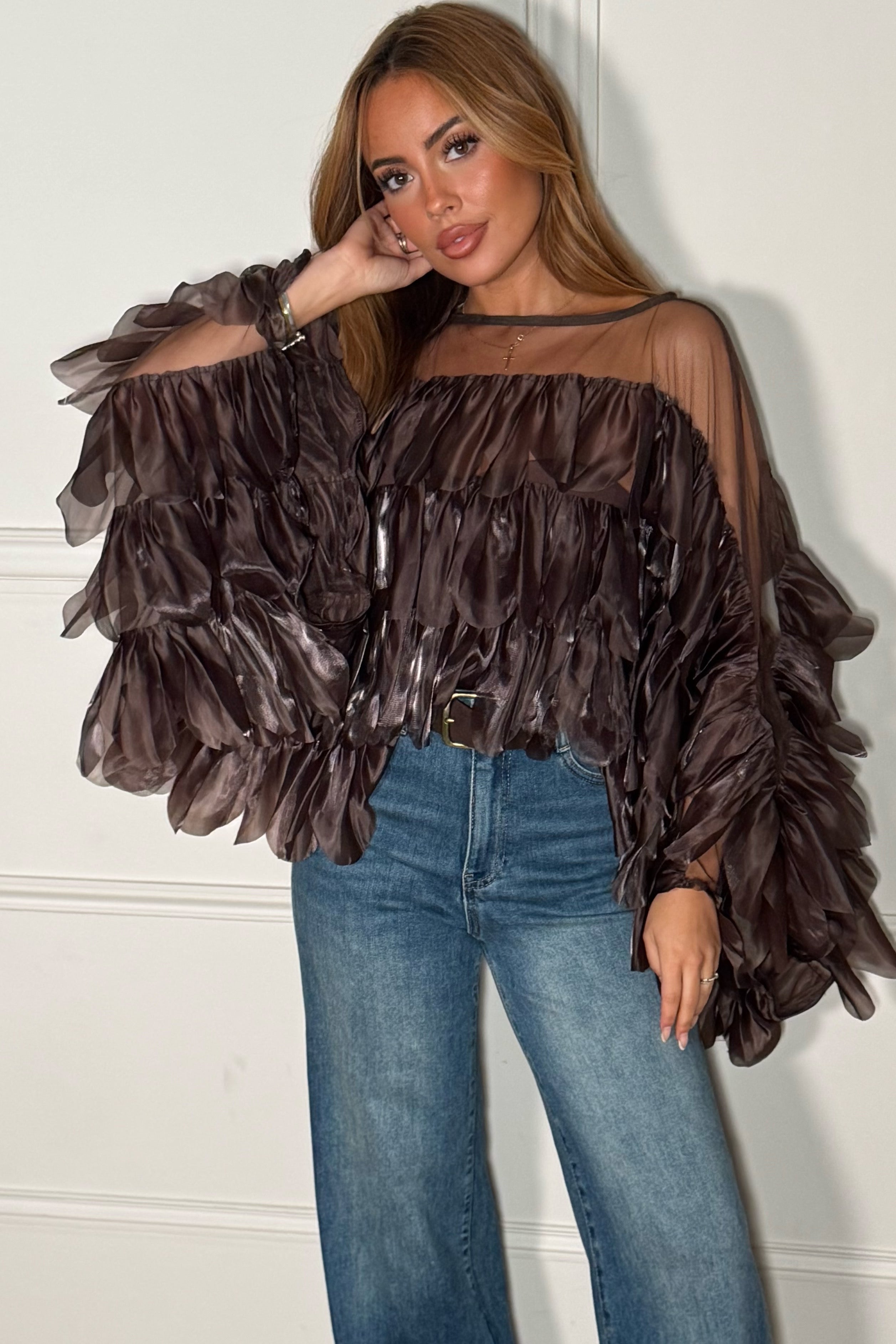 Top tulle froufrou porté - coupe féminine mettant en valeur la silhouette
