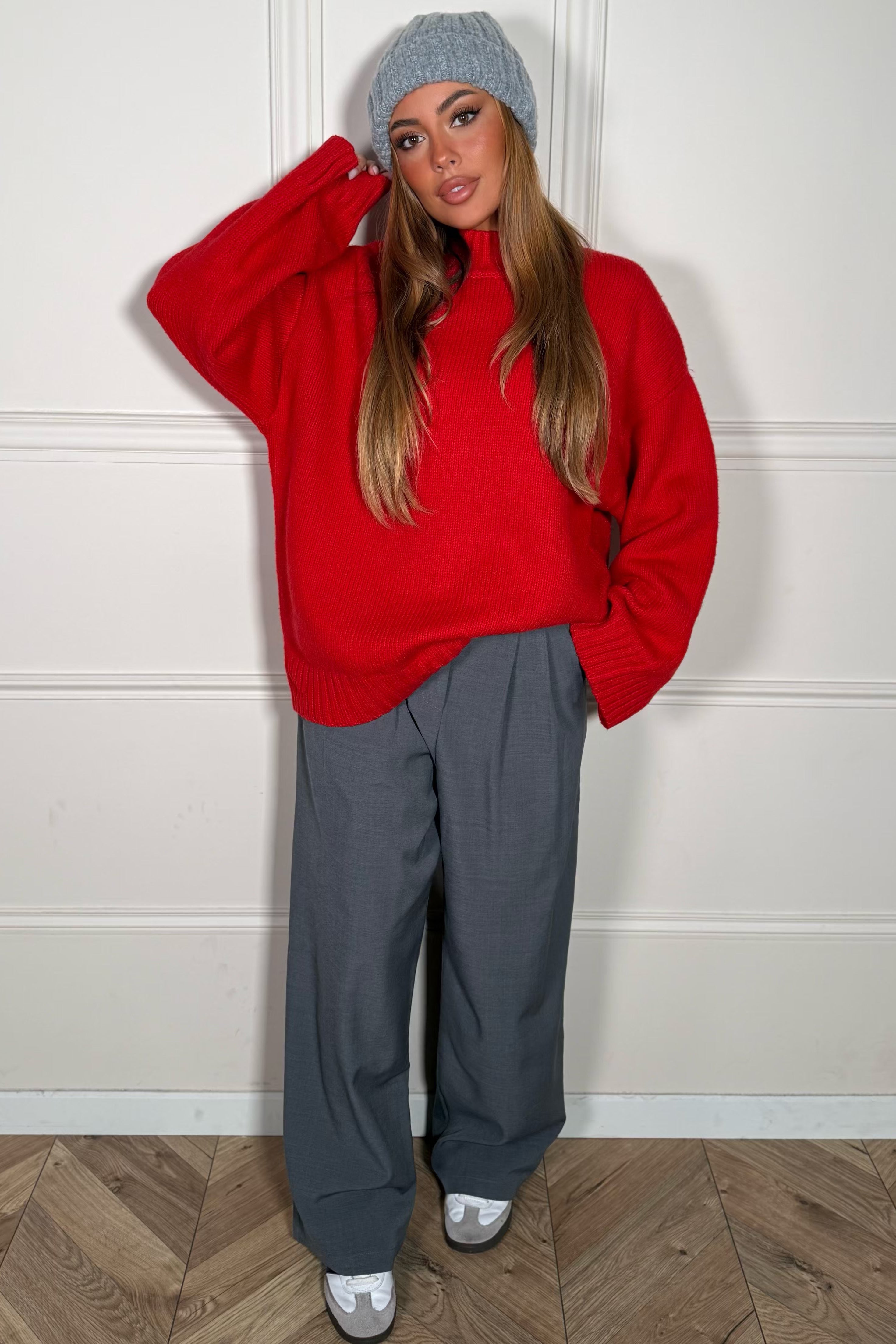 Pull oversize femme porté de face - style décontracté et coupe généreuse