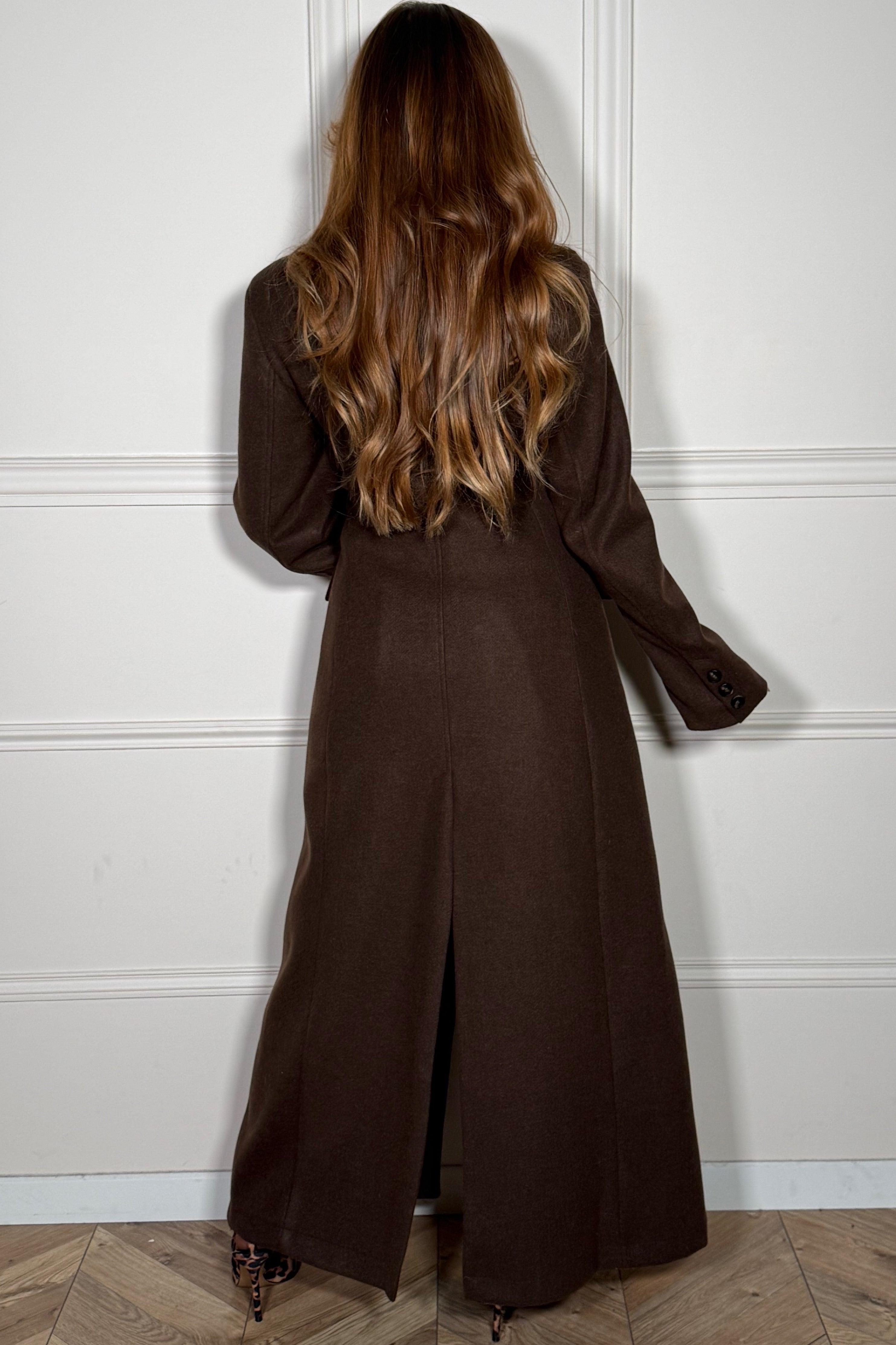 Vue de dos manteau blazer long femme, longueur maxi sophistiquée