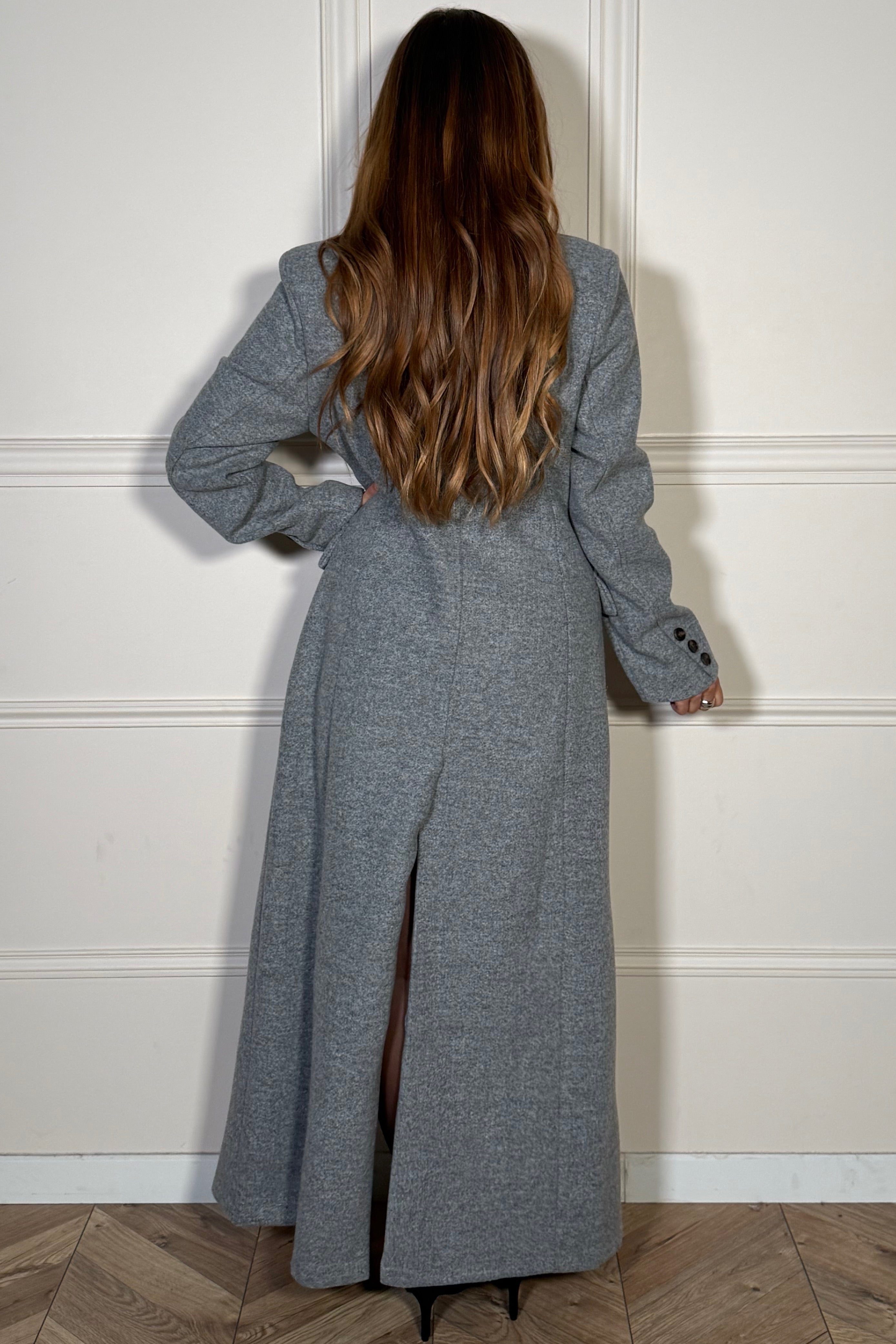 Vue complète manteau blazer maxi long femme, élégance intemporelle