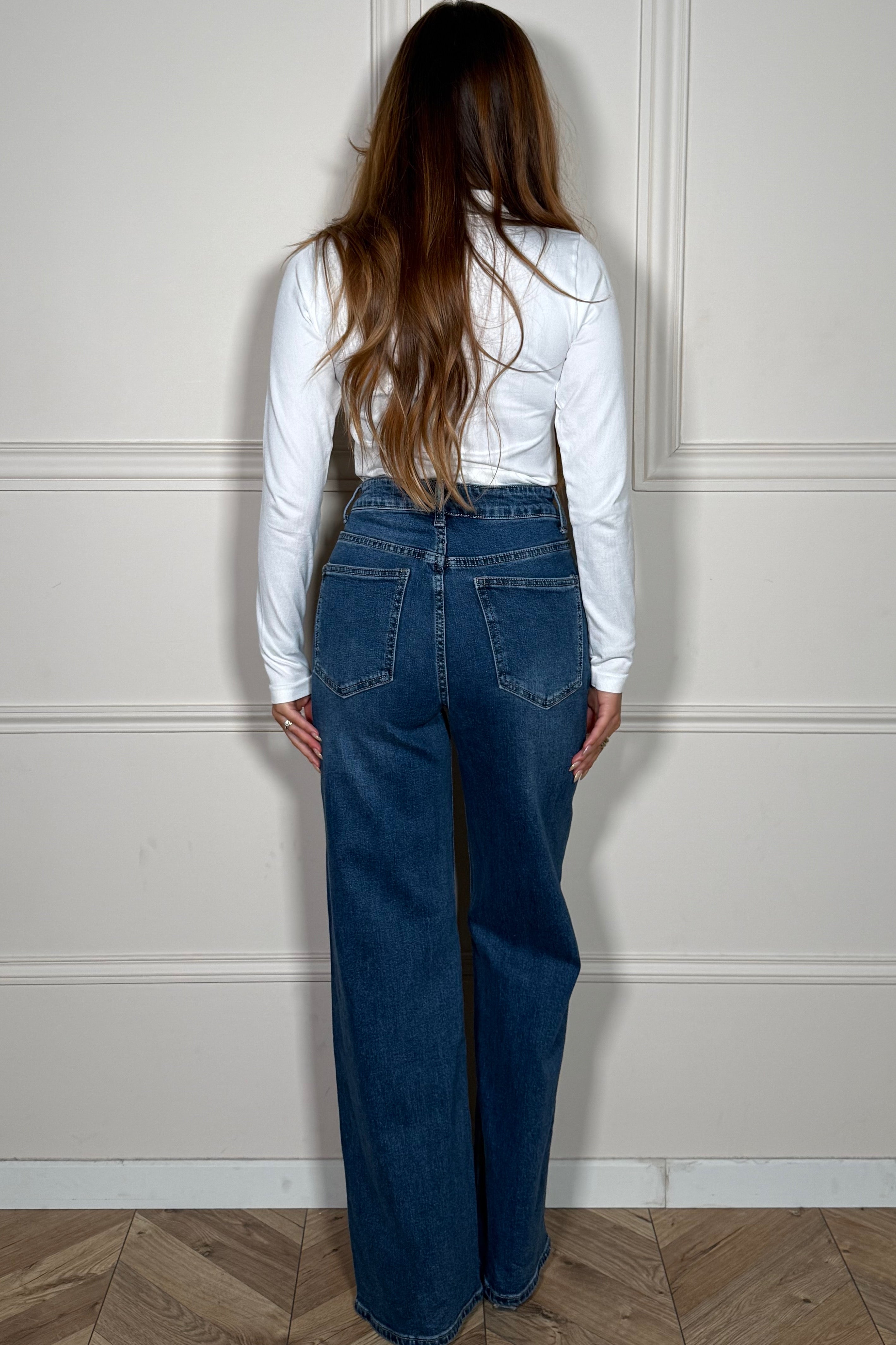 Jeans denim - détail des surpiqûres et de la qualité du tissu