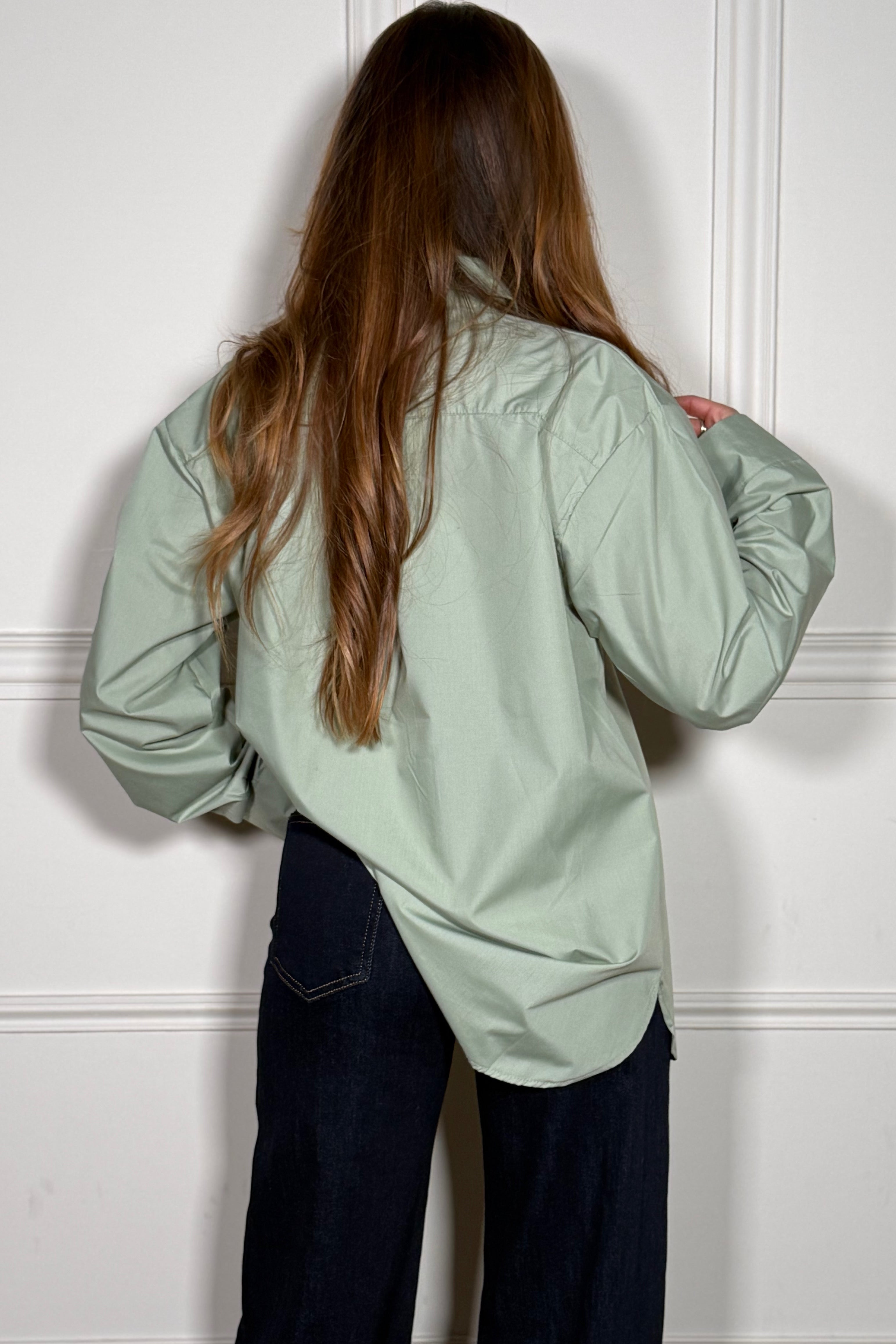 Chemise Basique Femme Élégante - Coupe Moderne et Confortable