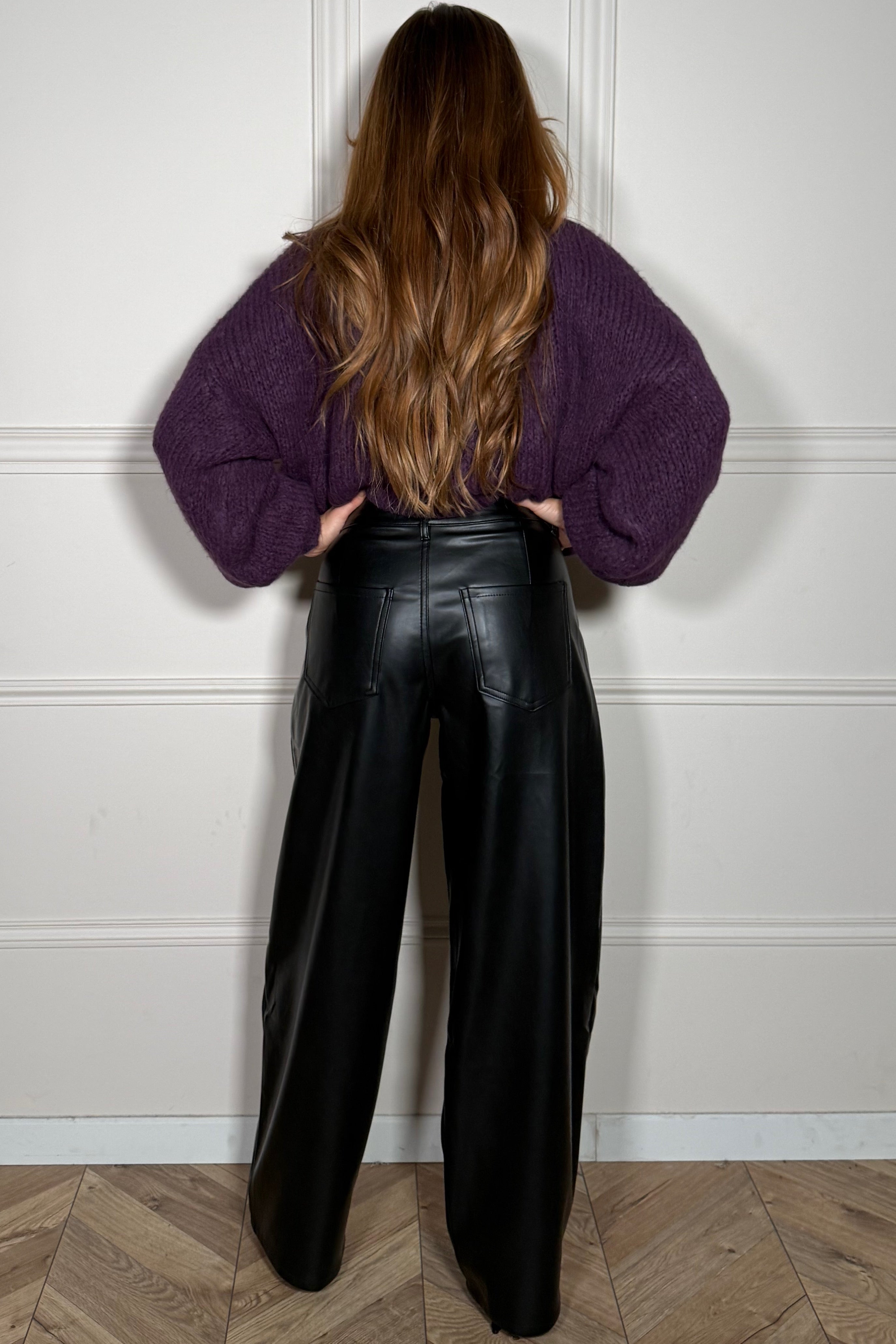 Pantalon coupe ballon - détail de la taille haute et de la finition simili cuir