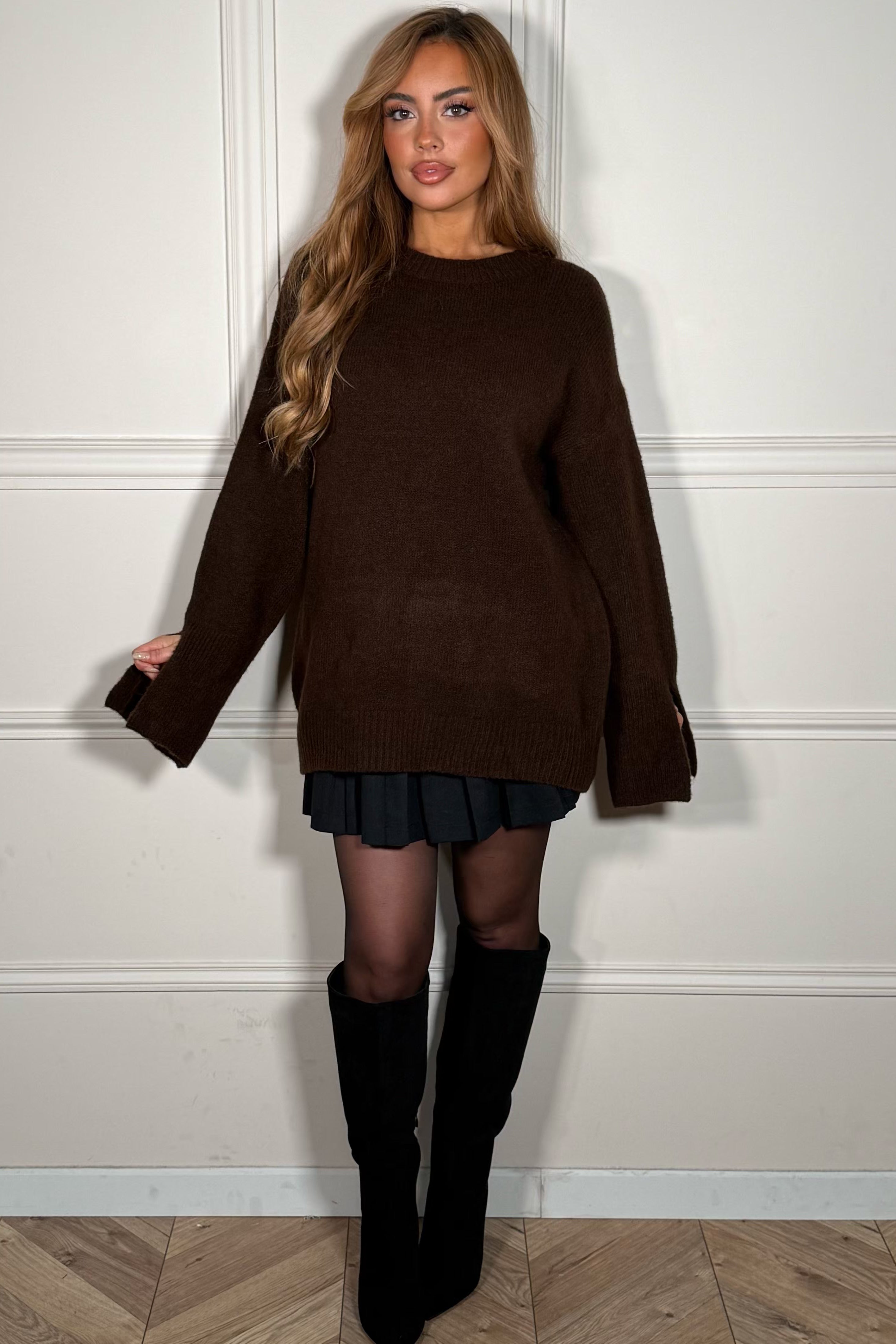 Détail col rond et matière douce du pull