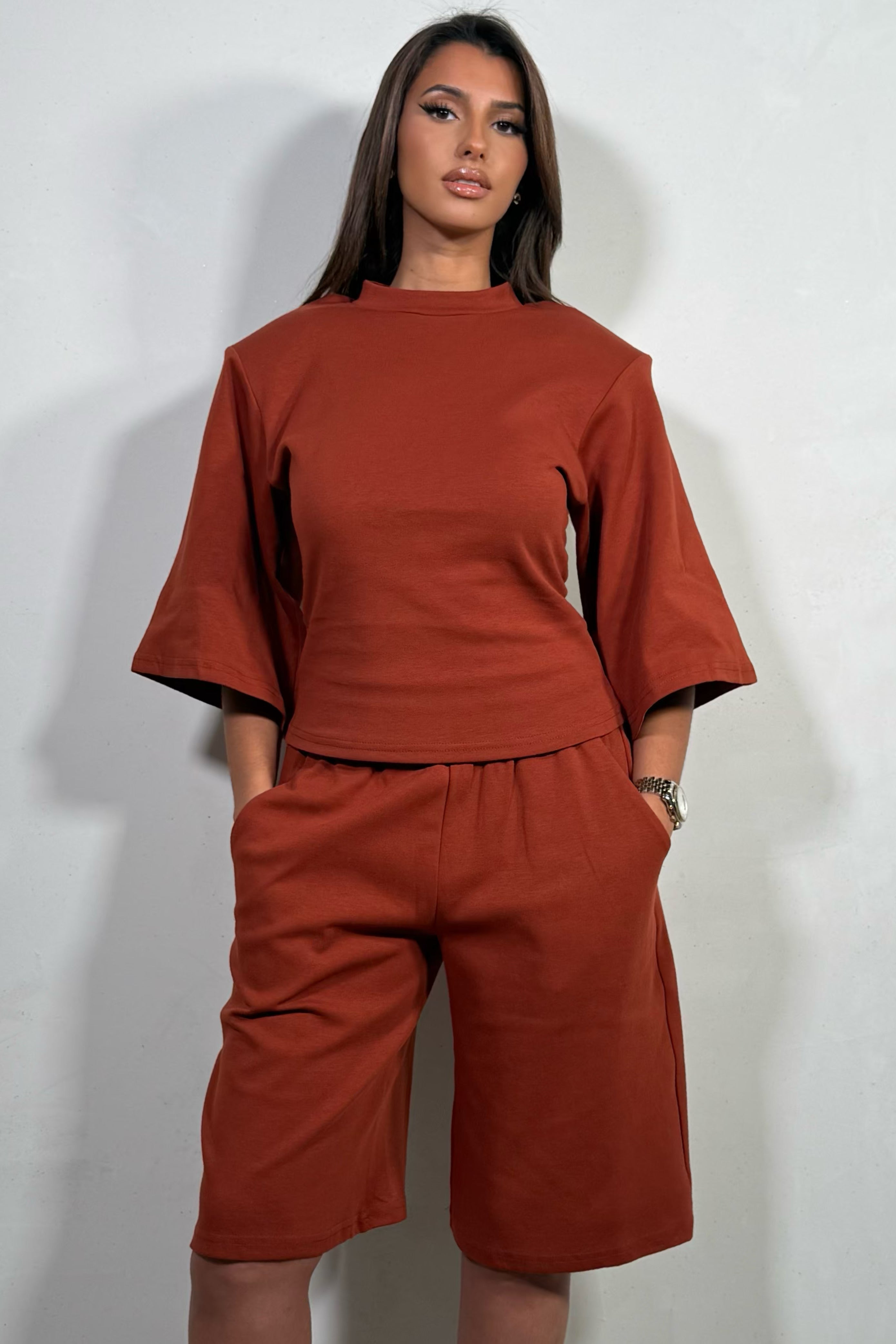 Ensemble Femme Haut à Épaulettes Manches Kimono et Bermuda Long Structuré