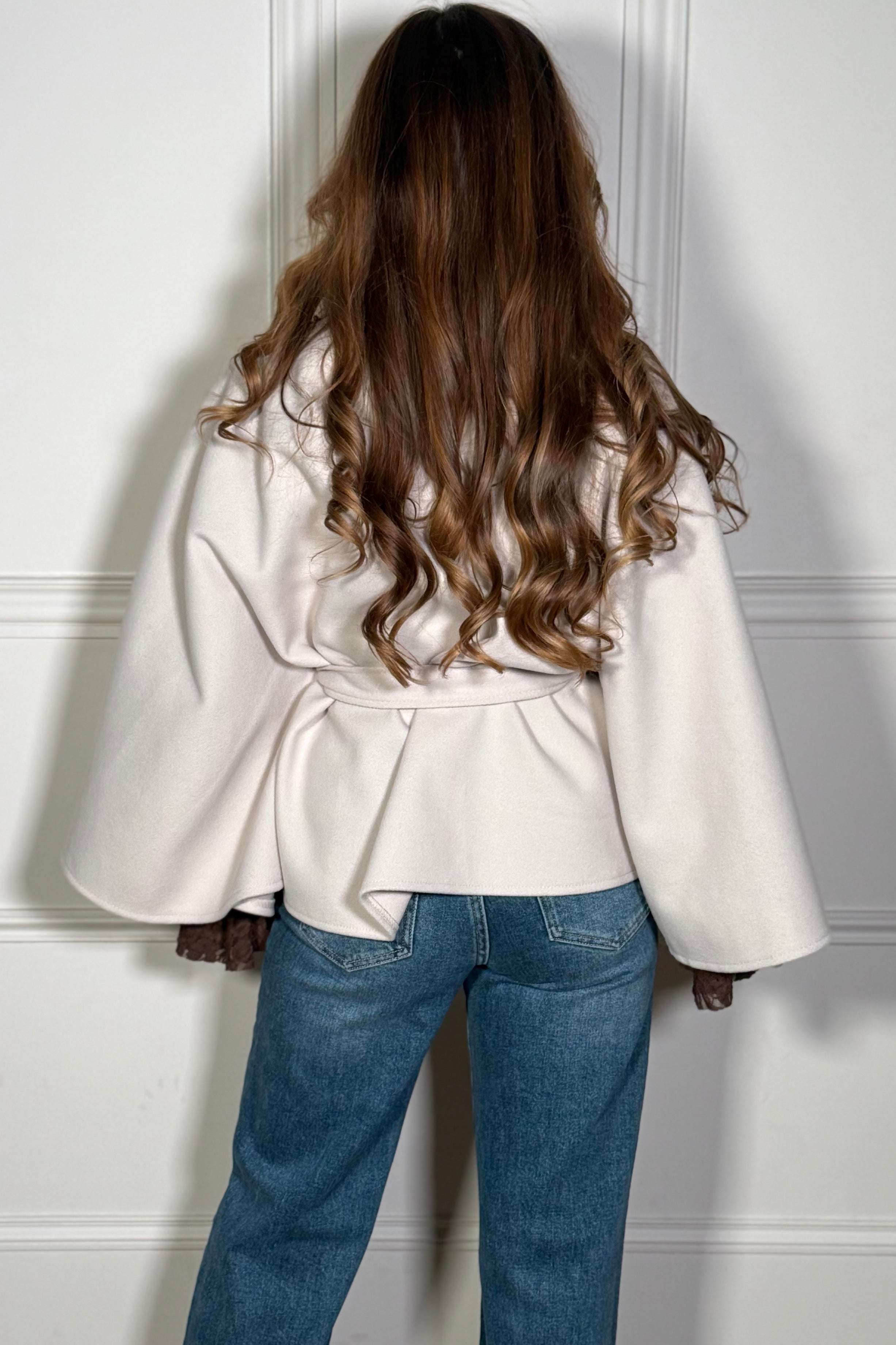 Cape col montant fluide - Vue portée de dos