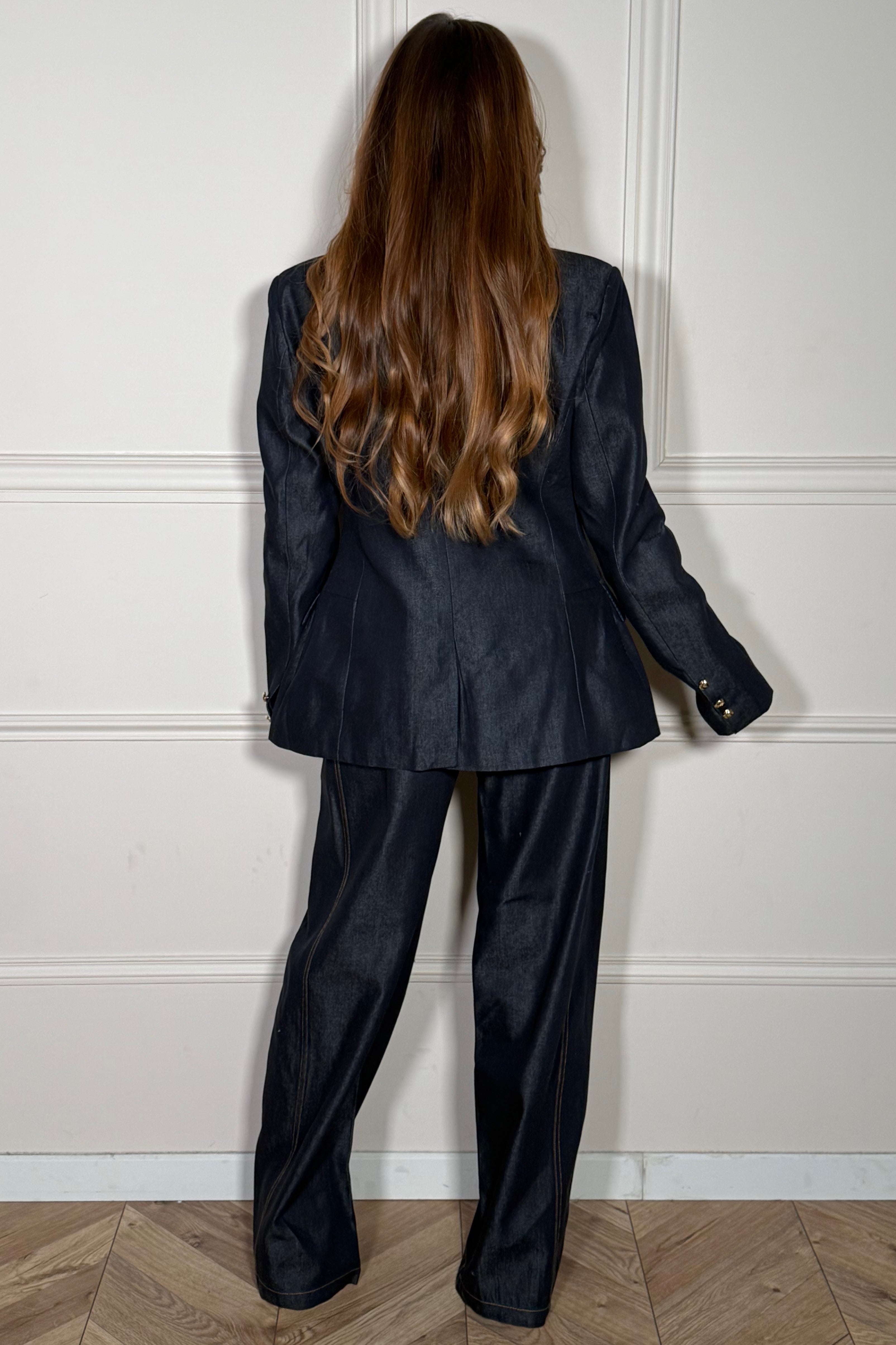 Ensemble denim porté - vue complète de dos