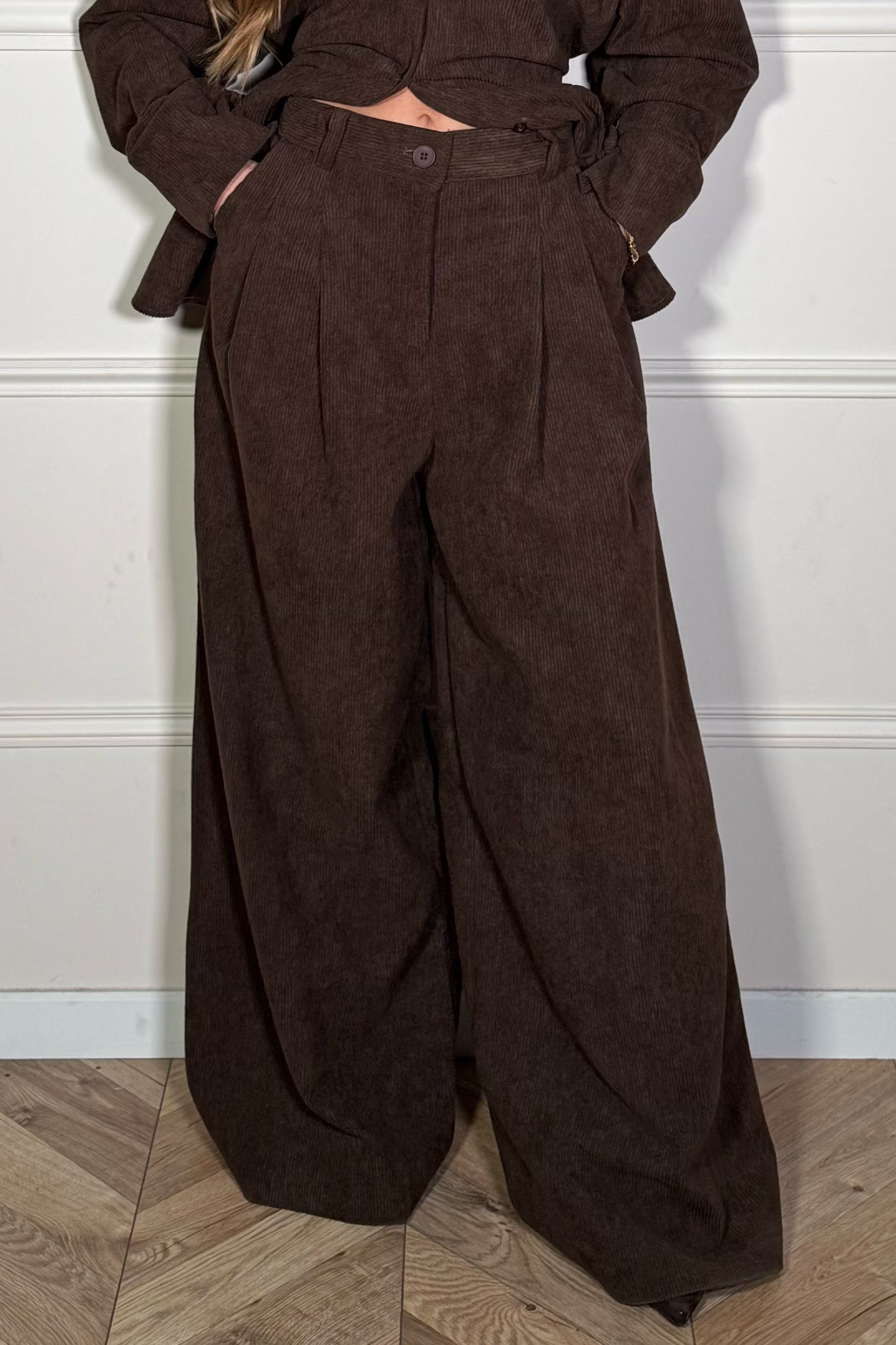 Détail velours côtelé pantalon, matière chaleureuse