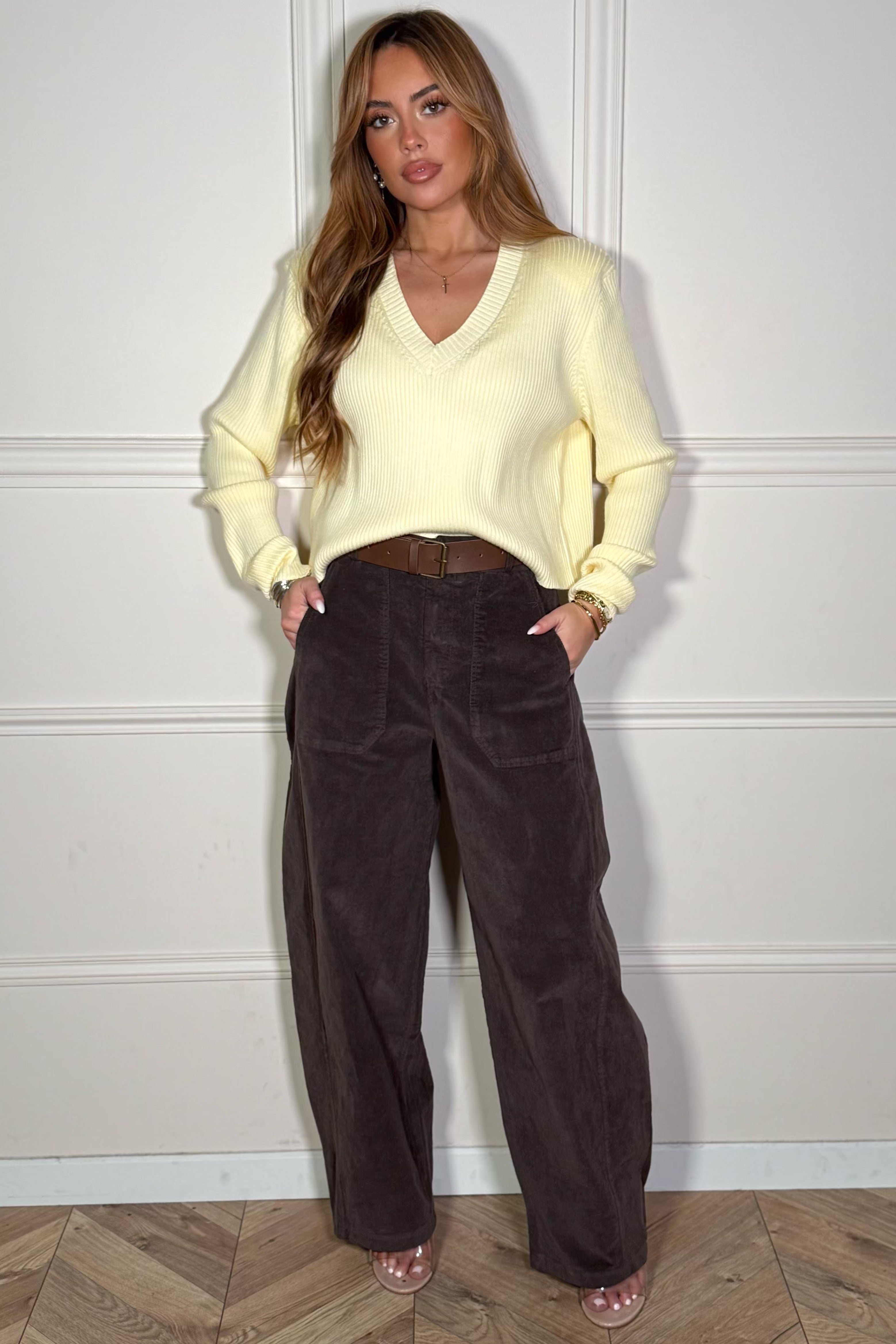 Pull Femme Col V à Épaulettes - Style Affirmé