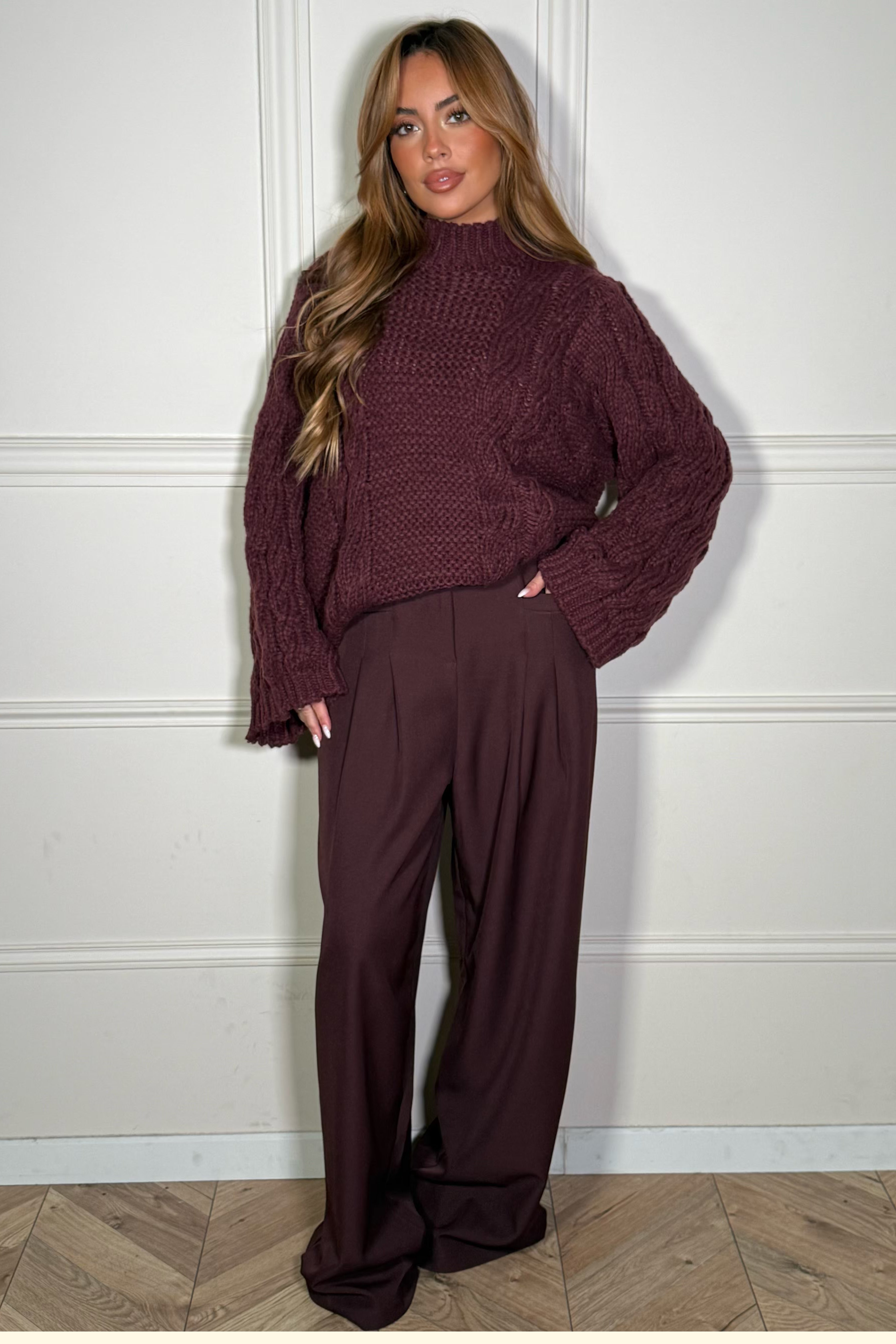 Vue complète du pull col montant à torsades porté