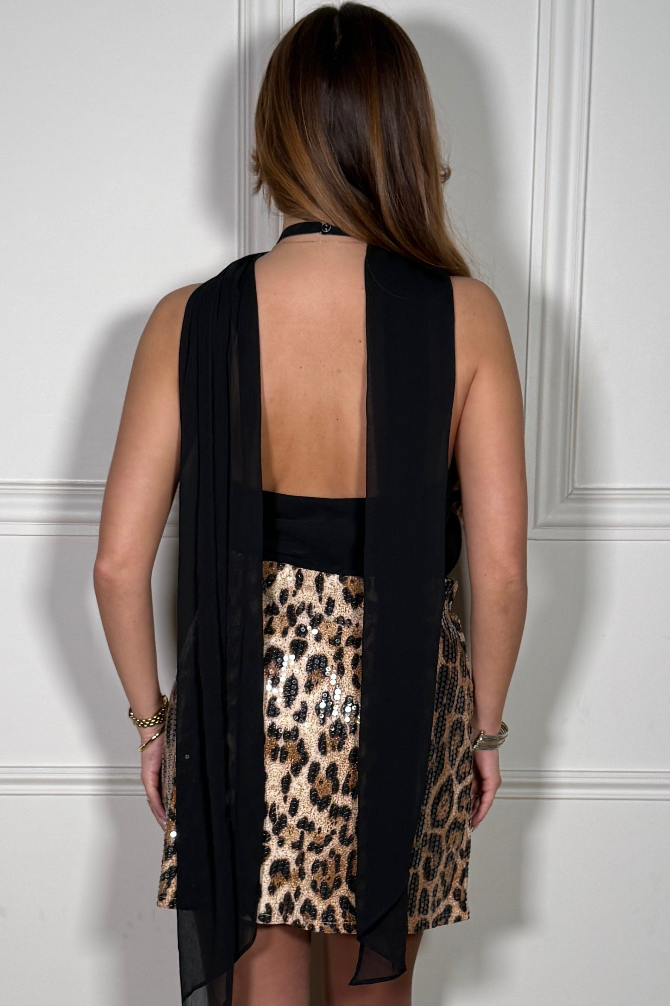 Ensemble top et châle élégant - vue de dos de la tenue sophistiquée