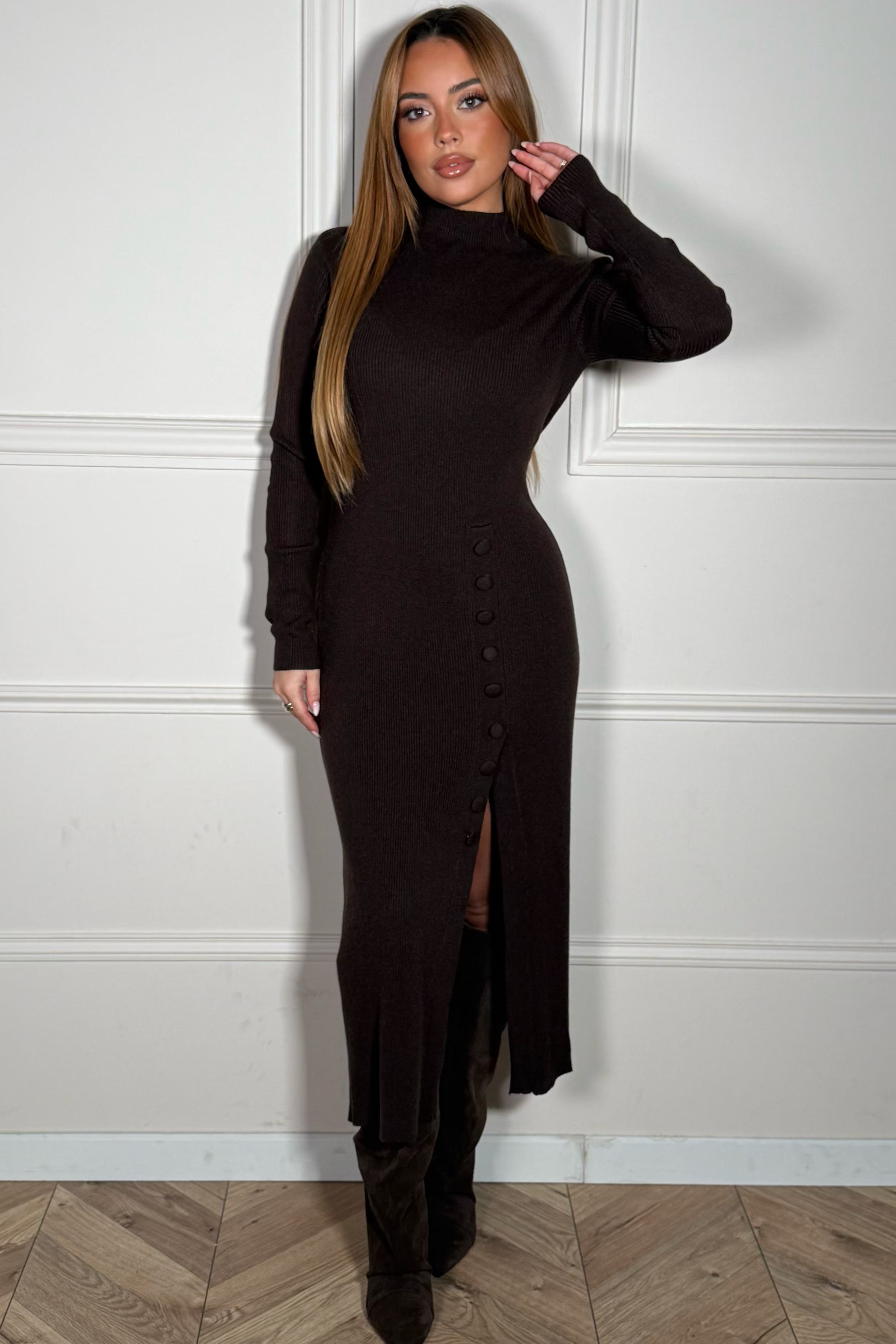 Robe Boutonnée Fendue - Élégance Audacieuse et Raffinée