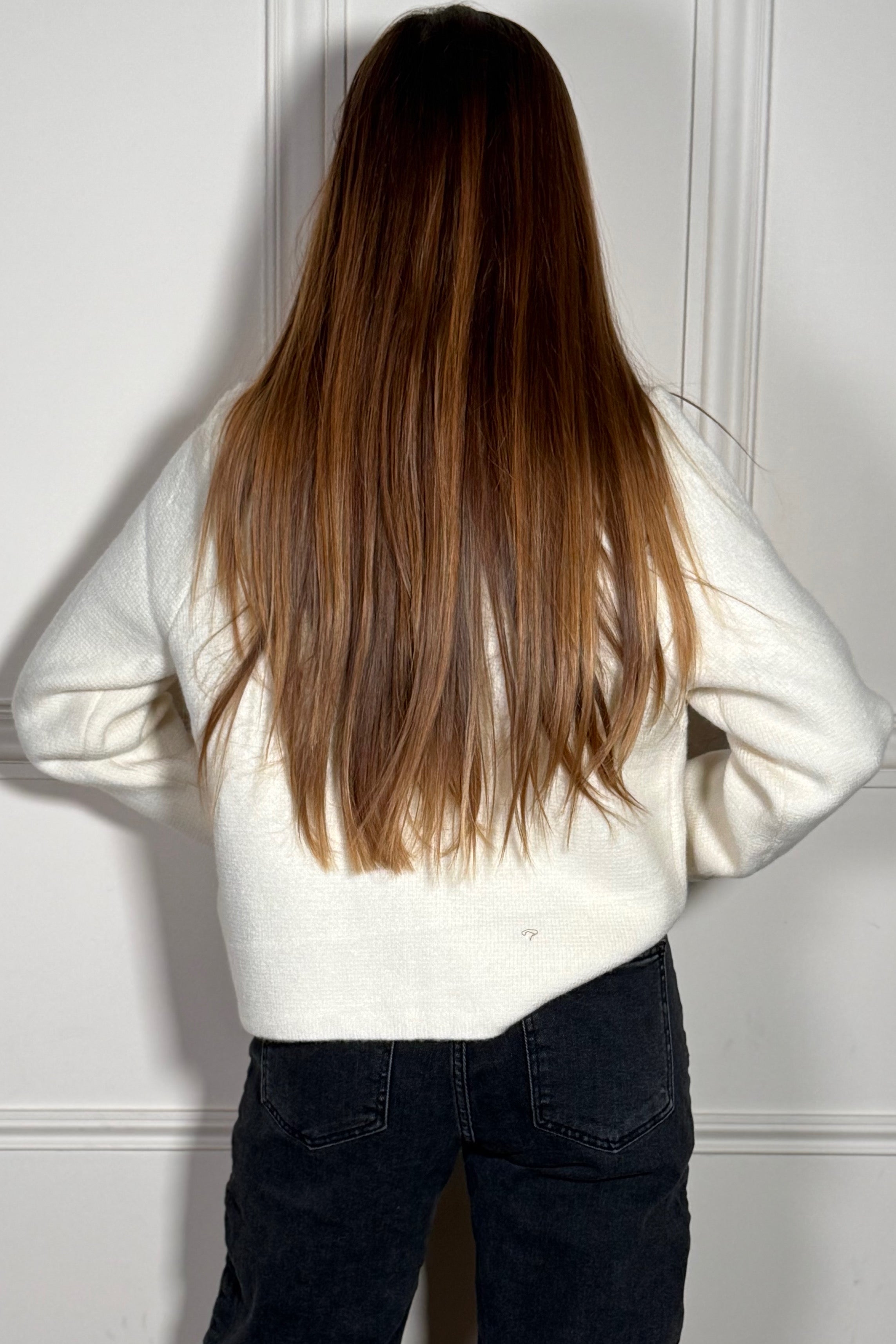 Gilet Pull Boutonné Col Officier - Élégance Tricotée et Raffinée