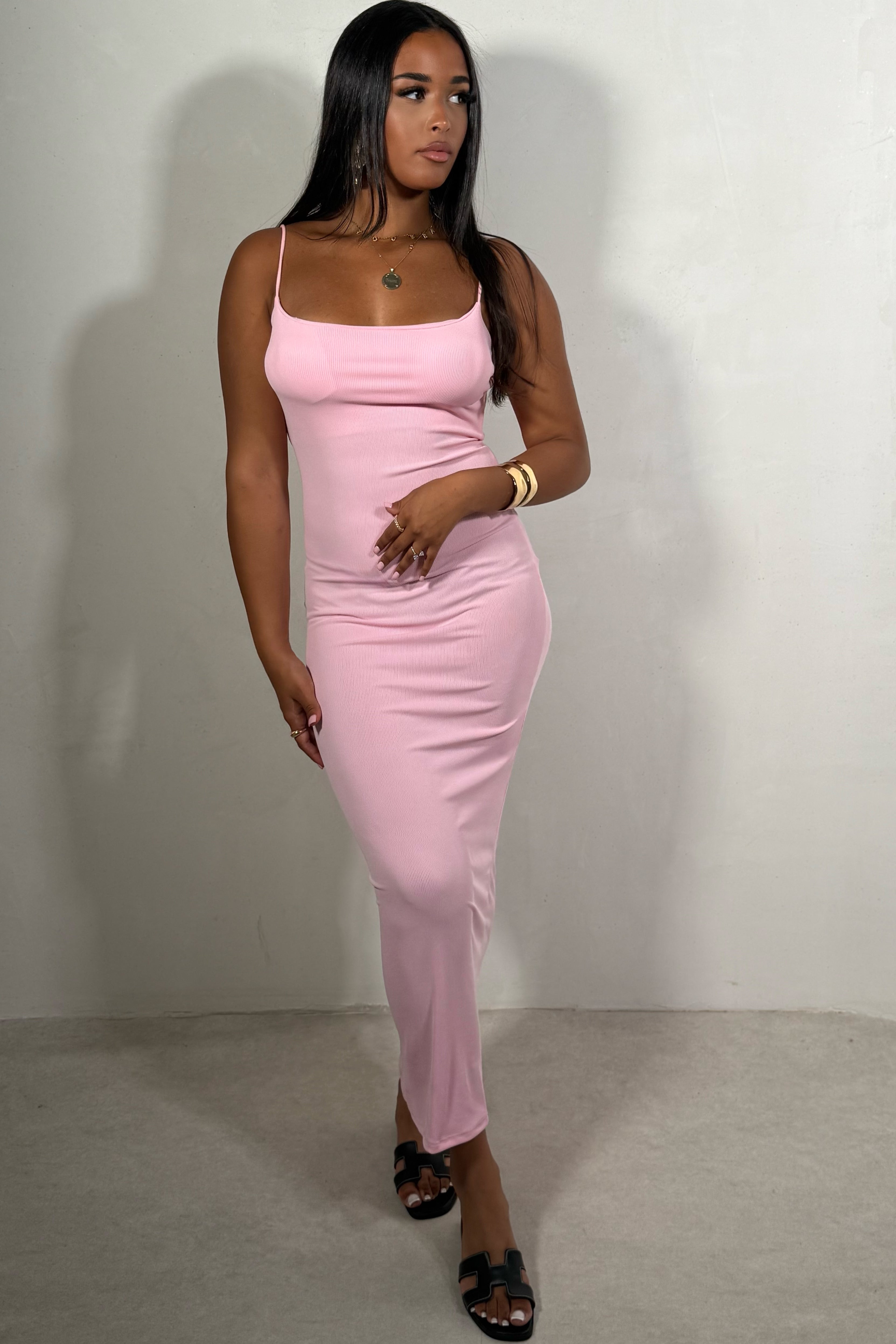 Robe Femme Longue Moulante à Bretelles — Séduction & Confort