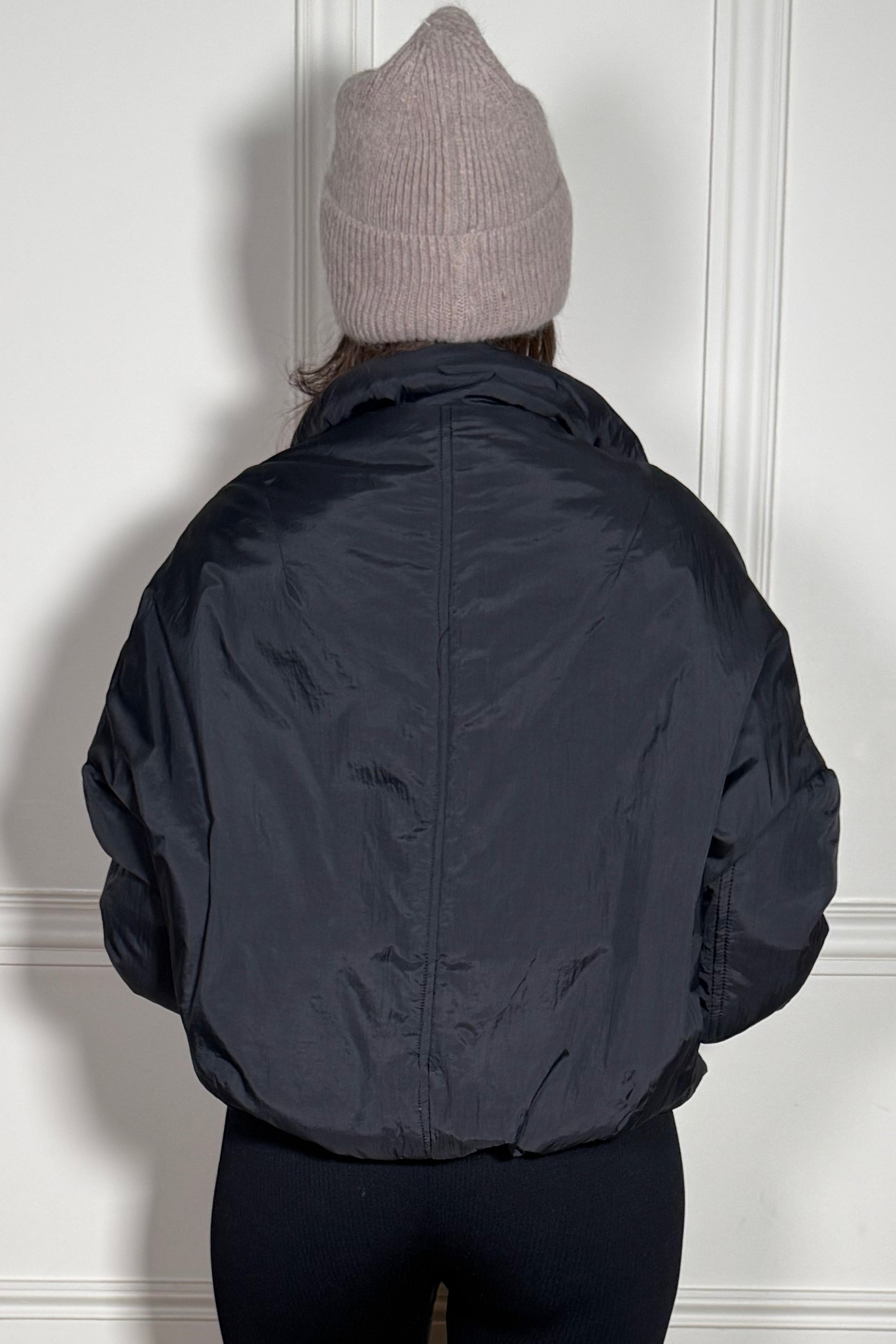 Blouson Col Montant Manches Ballon Femme - Style Audacieux et Silhouette Sculptée