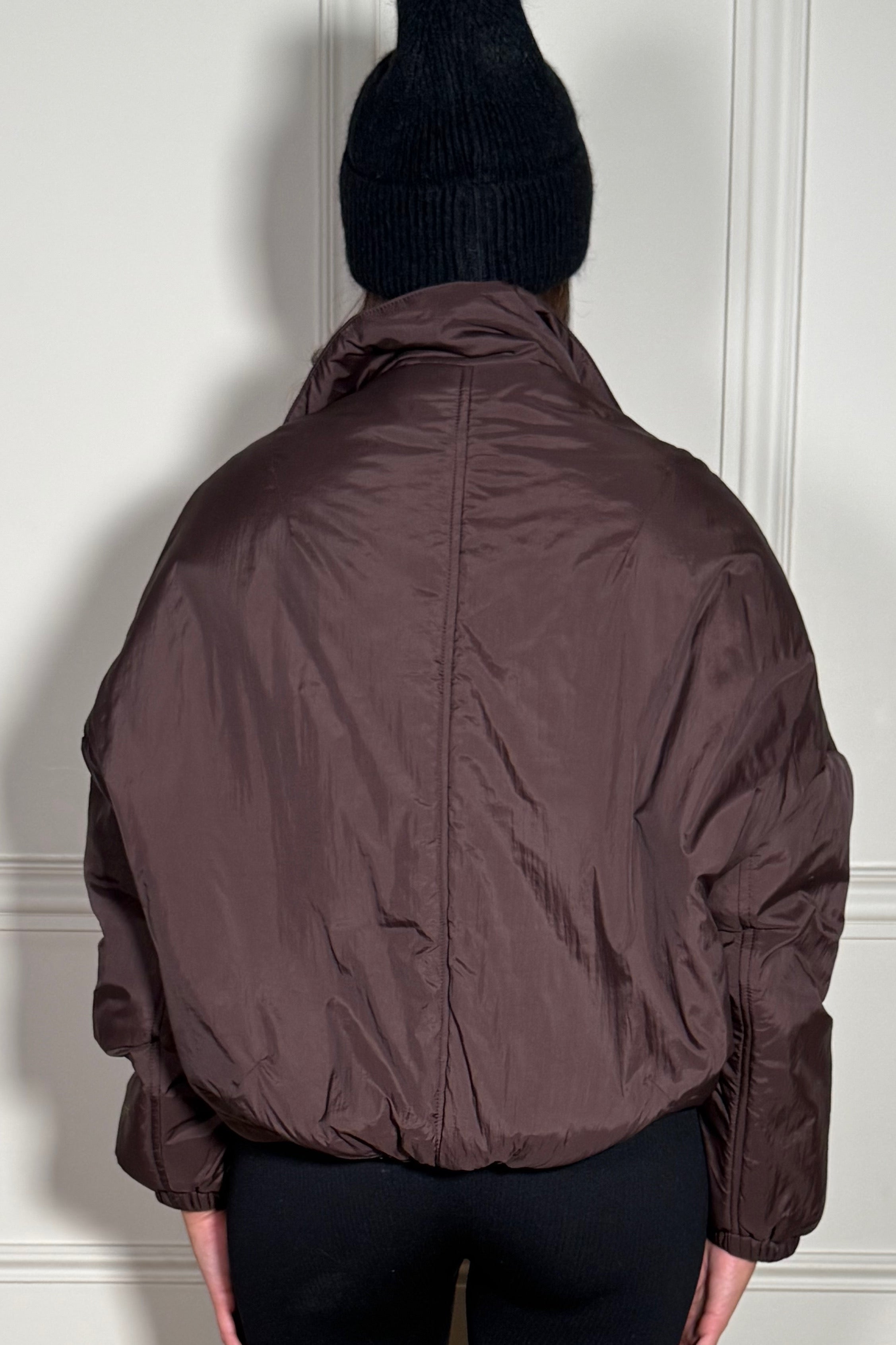 Blouson Col Montant Manches Ballon Femme - Style Audacieux et Silhouette Sculptée