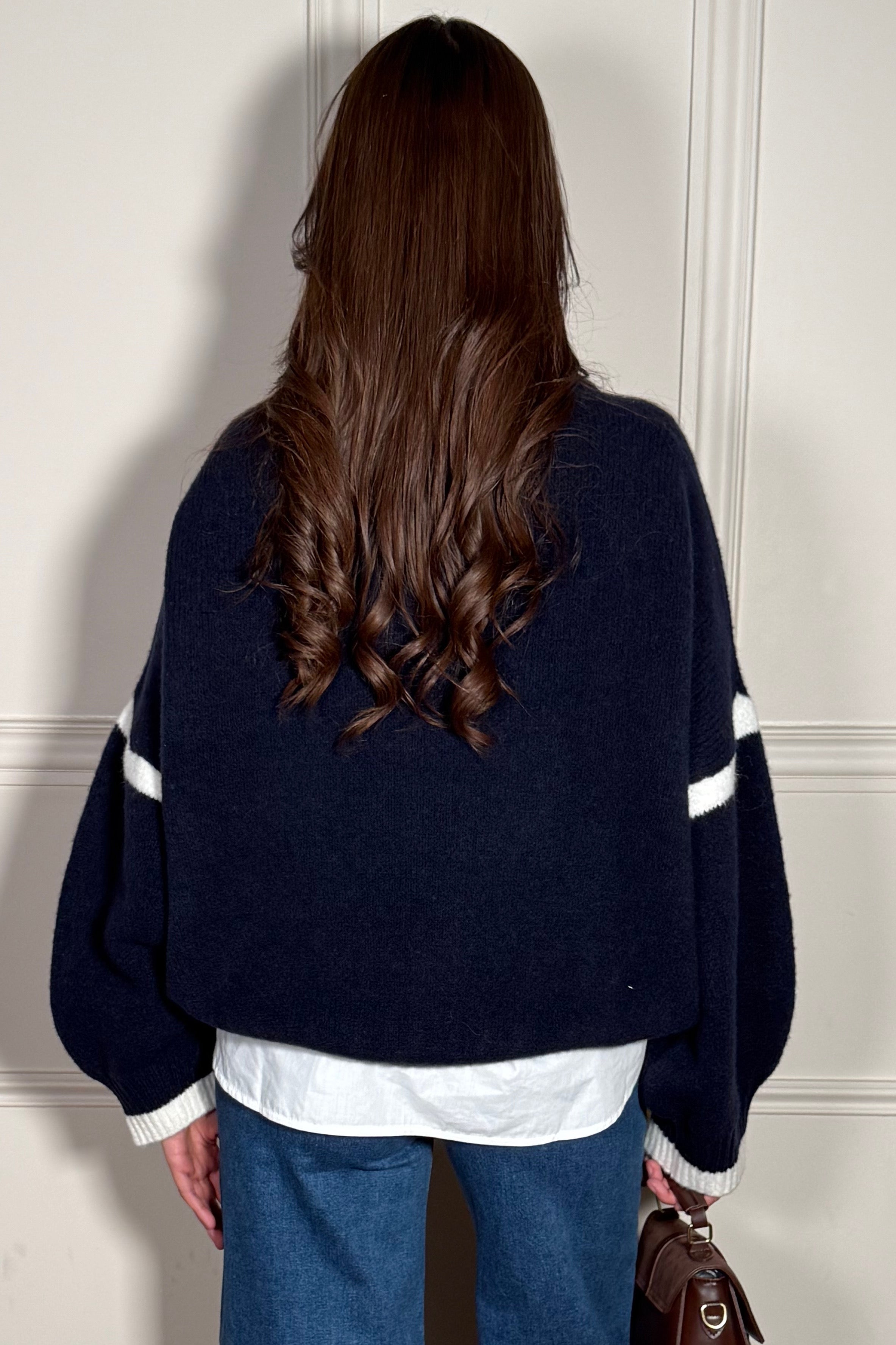 Pull Ample Maille à Liserés Femme - Confort Généreux et Détails Raffinés