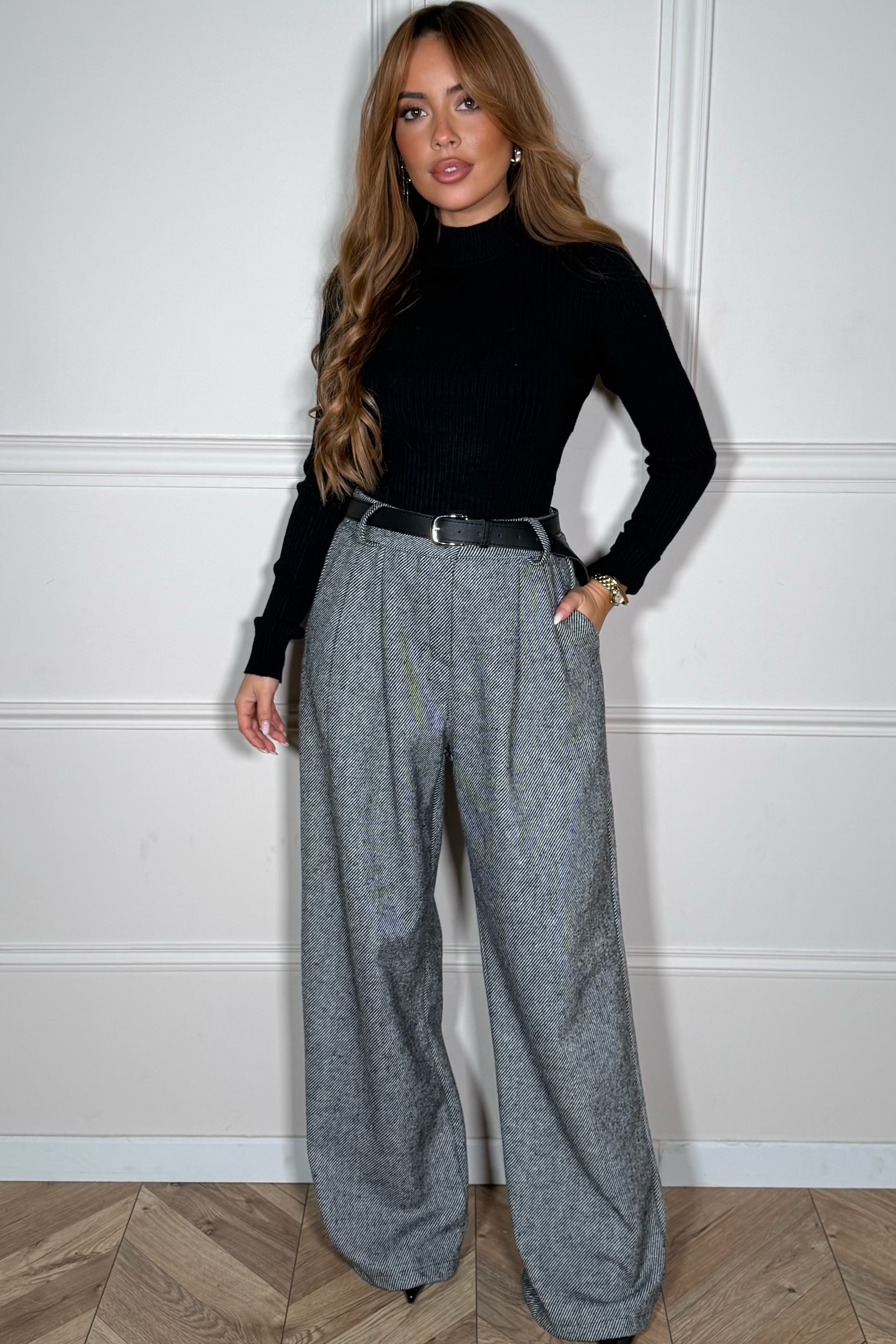 Pantalon wide leg feutré femme, texture riche et jambes larges élégantes, tombé fluide