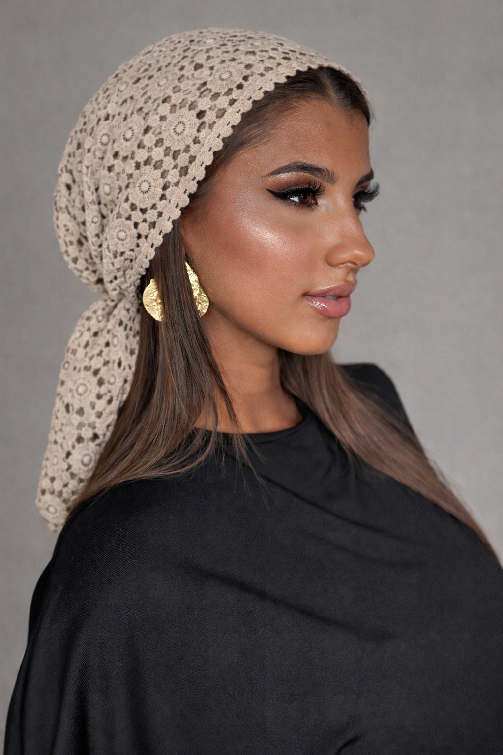 Foulard Crochets – Légèreté & Charme Féminin