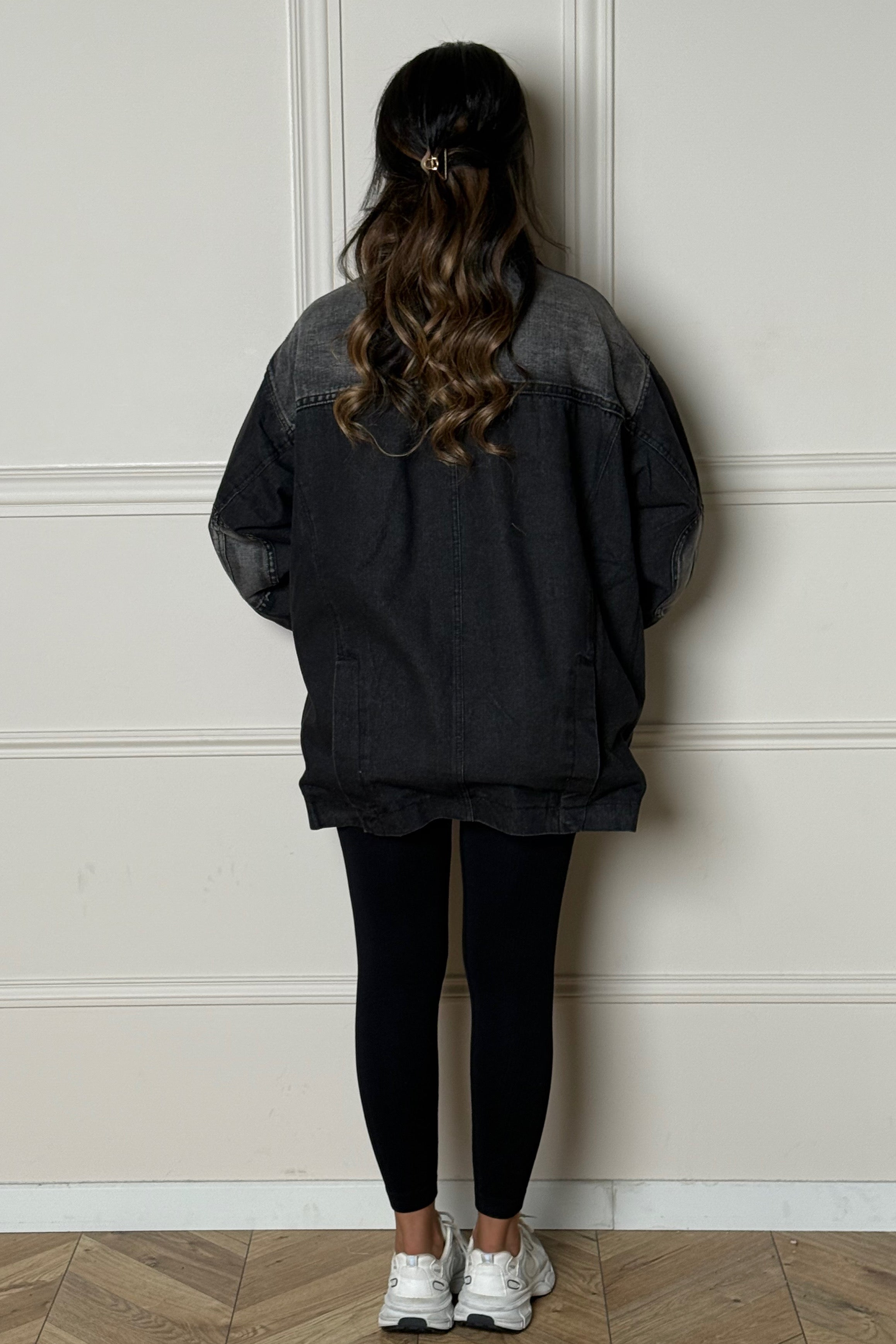 Dos de la veste denim femme col simili cuir