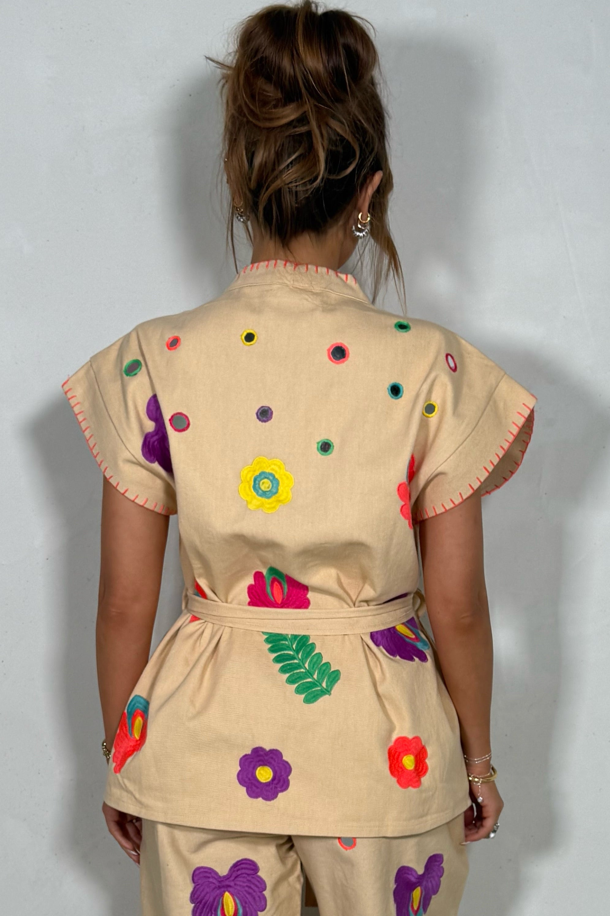 Veste Denim Broderie Florale Femme – L’Art du Détail