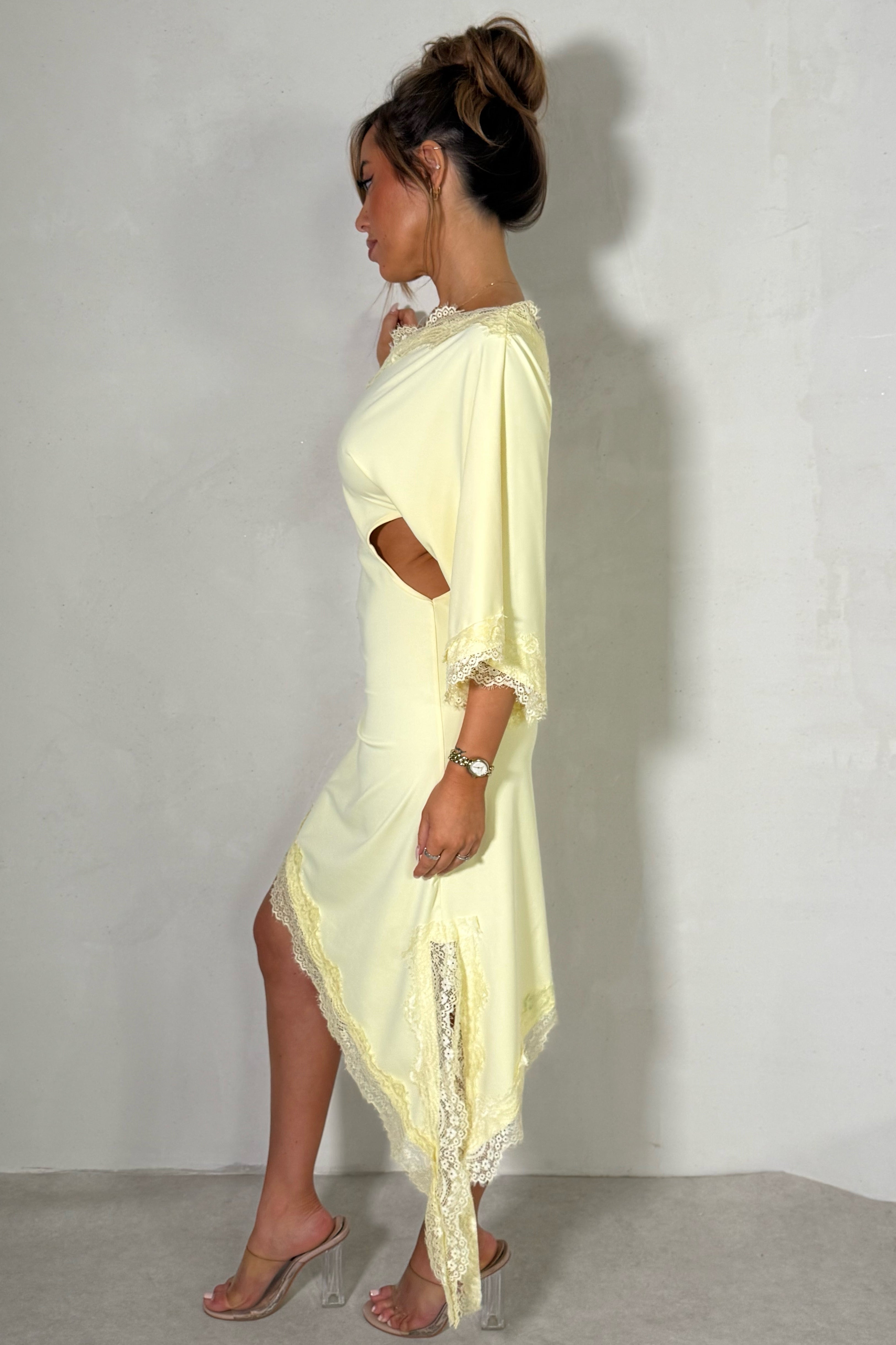 Robe asymétrique avec dentelle femme