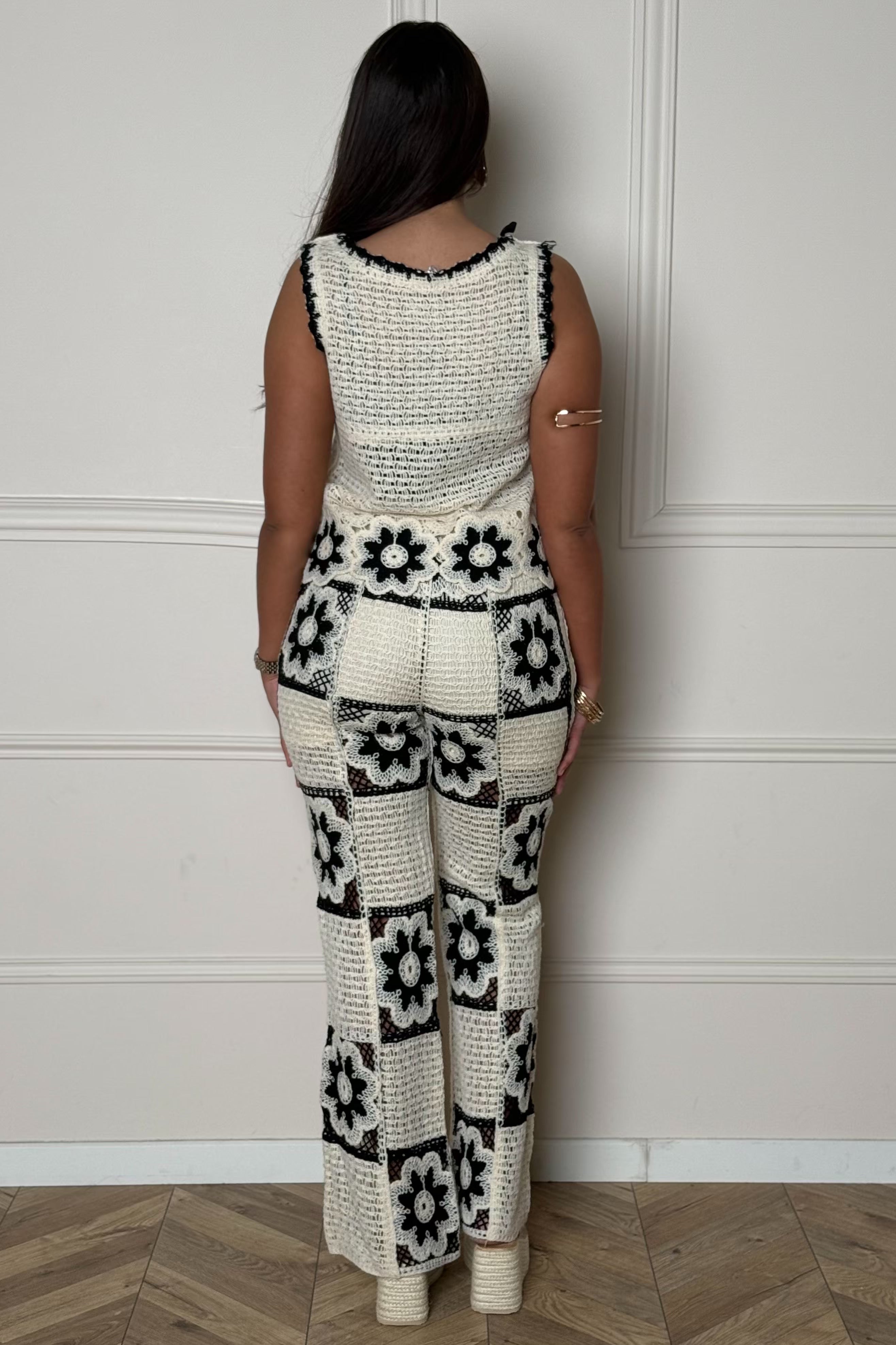 Ensemble femme crochets gilet pantalon vue de dos détails artisanaux BLOOSHOP