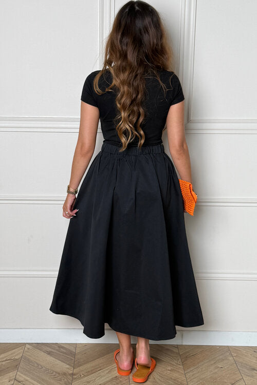 Vue arrière jupe cargo poches, coupe confortable pratique, style décontracté noir BLOOSHOP