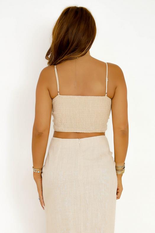 Crop top BLOOSHOP porté - Coupe parfaite qui met en valeur la silhouette féminine