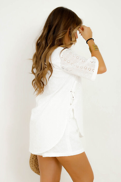 Détail broderie anglaise délicate chemise laçage côtés - Blooshop